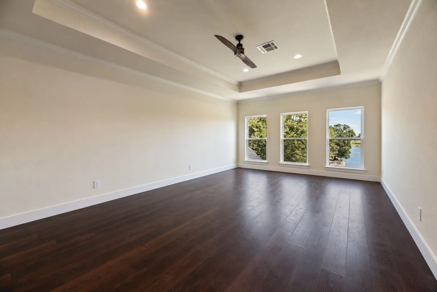 Single Family Residence For Sale in Navarro County , 218 White Rock Road, Corsicana, Texas 75109, 4 Bedroom, 5 Bathroom, 4 Garage spaces, 3,929 Sqft, built in 2022, mls#21390626, Real Estate Agent in Corsicana, Homes For Sale in Navarro county, Homes For Sale in Corsicana, Realtor in Corsicana Texas, Real Estate Brokerage Independent Realty Texas, Luminita Cordes Realtor