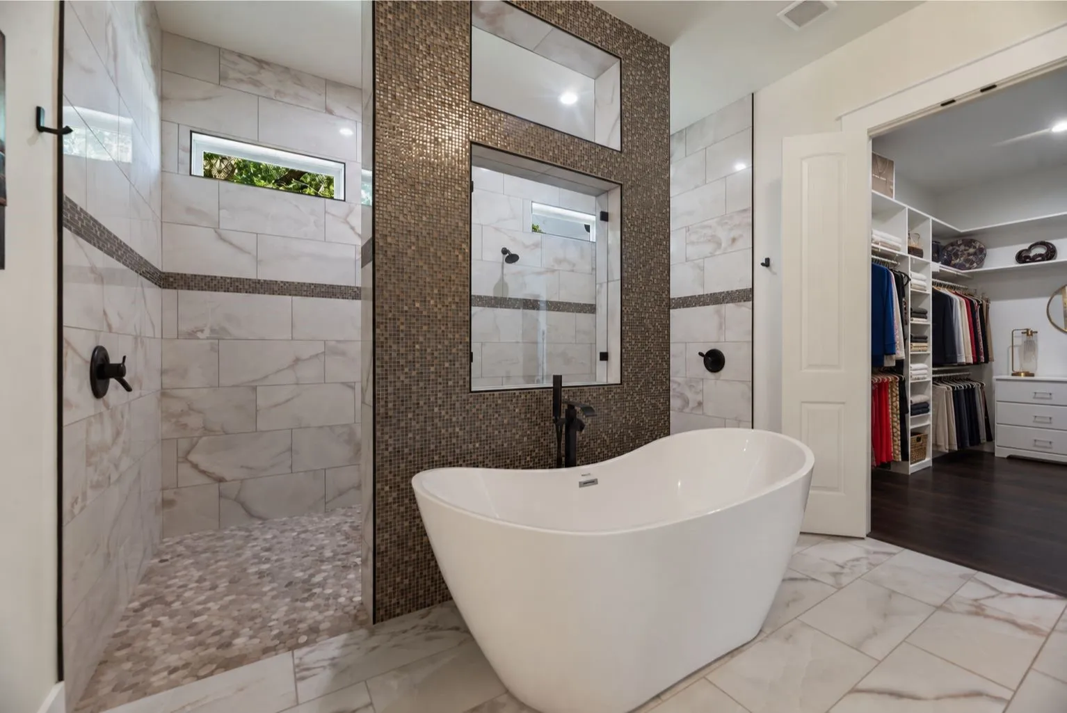 Single Family Residence For Sale in Navarro County , 218 White Rock Road, Corsicana, Texas 75109, 4 Bedroom, 5 Bathroom, 4 Garage spaces, 3,929 Sqft, built in 2022, mls#21390626, Real Estate Agent in Corsicana, Homes For Sale in Navarro county, Homes For Sale in Corsicana, Realtor in Corsicana Texas, Real Estate Brokerage Independent Realty Texas, Luminita Cordes Realtor