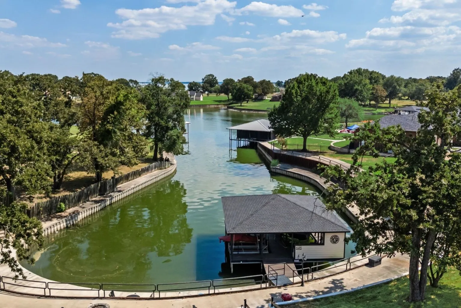 Single Family Residence For Sale in Navarro County , 218 White Rock Road, Corsicana, Texas 75109, 4 Bedroom, 5 Bathroom, 4 Garage spaces, 3,929 Sqft, built in 2022, mls#21390626, Real Estate Agent in Corsicana, Homes For Sale in Navarro county, Homes For Sale in Corsicana, Realtor in Corsicana Texas, Real Estate Brokerage Independent Realty Texas, Luminita Cordes Realtor