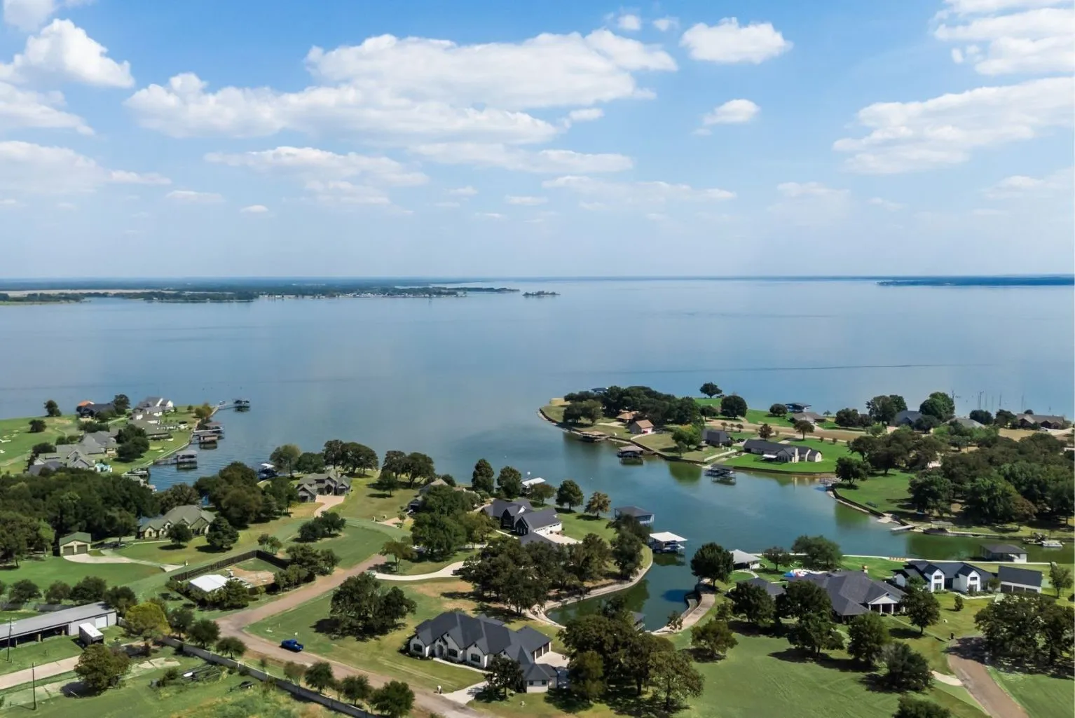 Single Family Residence For Sale in Navarro County , 218 White Rock Road, Corsicana, Texas 75109, 4 Bedroom, 5 Bathroom, 4 Garage spaces, 3,929 Sqft, built in 2022, mls#21390626, Real Estate Agent in Corsicana, Homes For Sale in Navarro county, Homes For Sale in Corsicana, Realtor in Corsicana Texas, Real Estate Brokerage Independent Realty Texas, Luminita Cordes Realtor