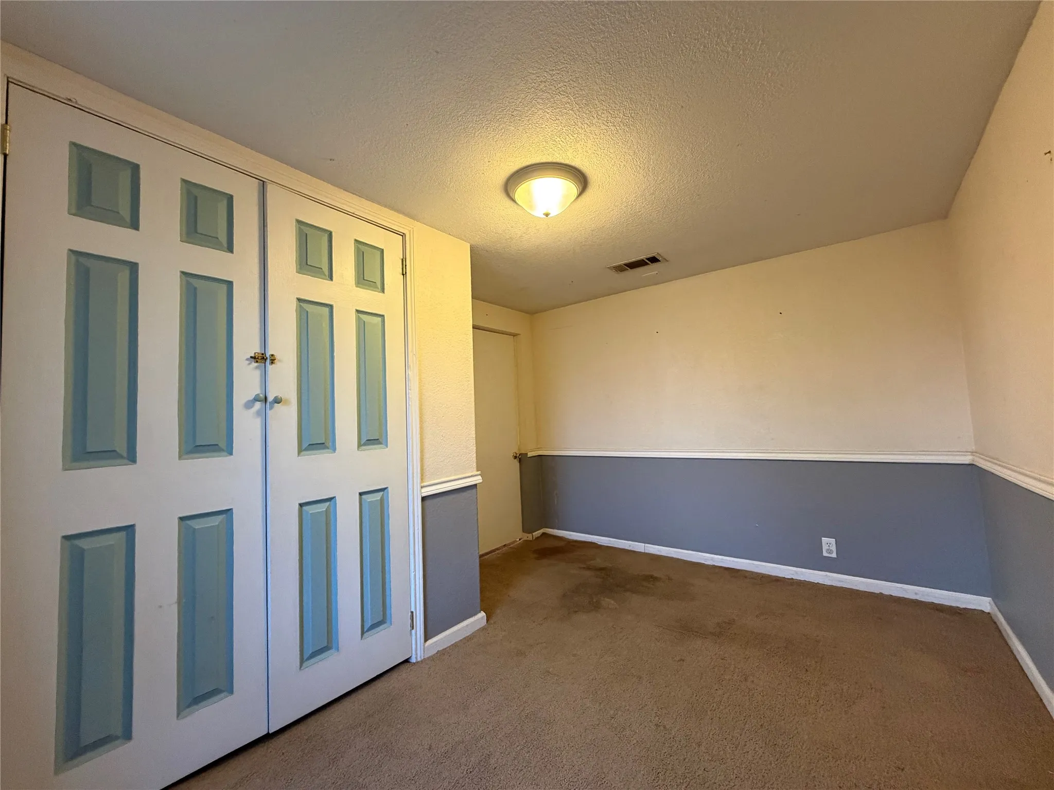 Middle bedroom