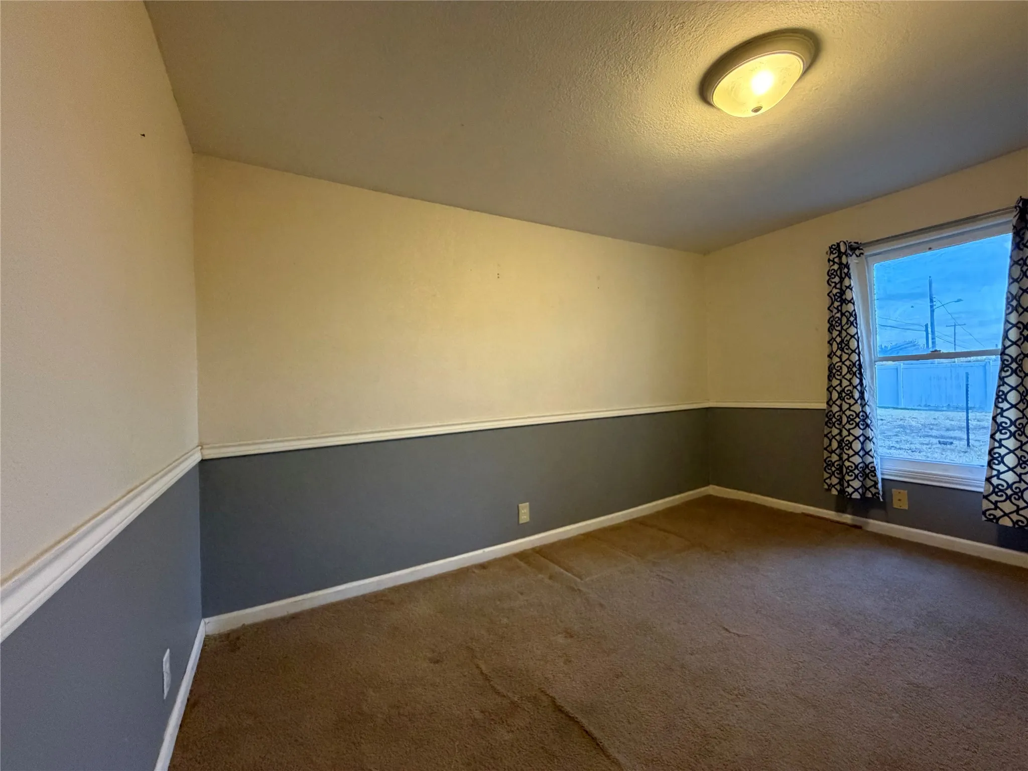 Middle bedroom