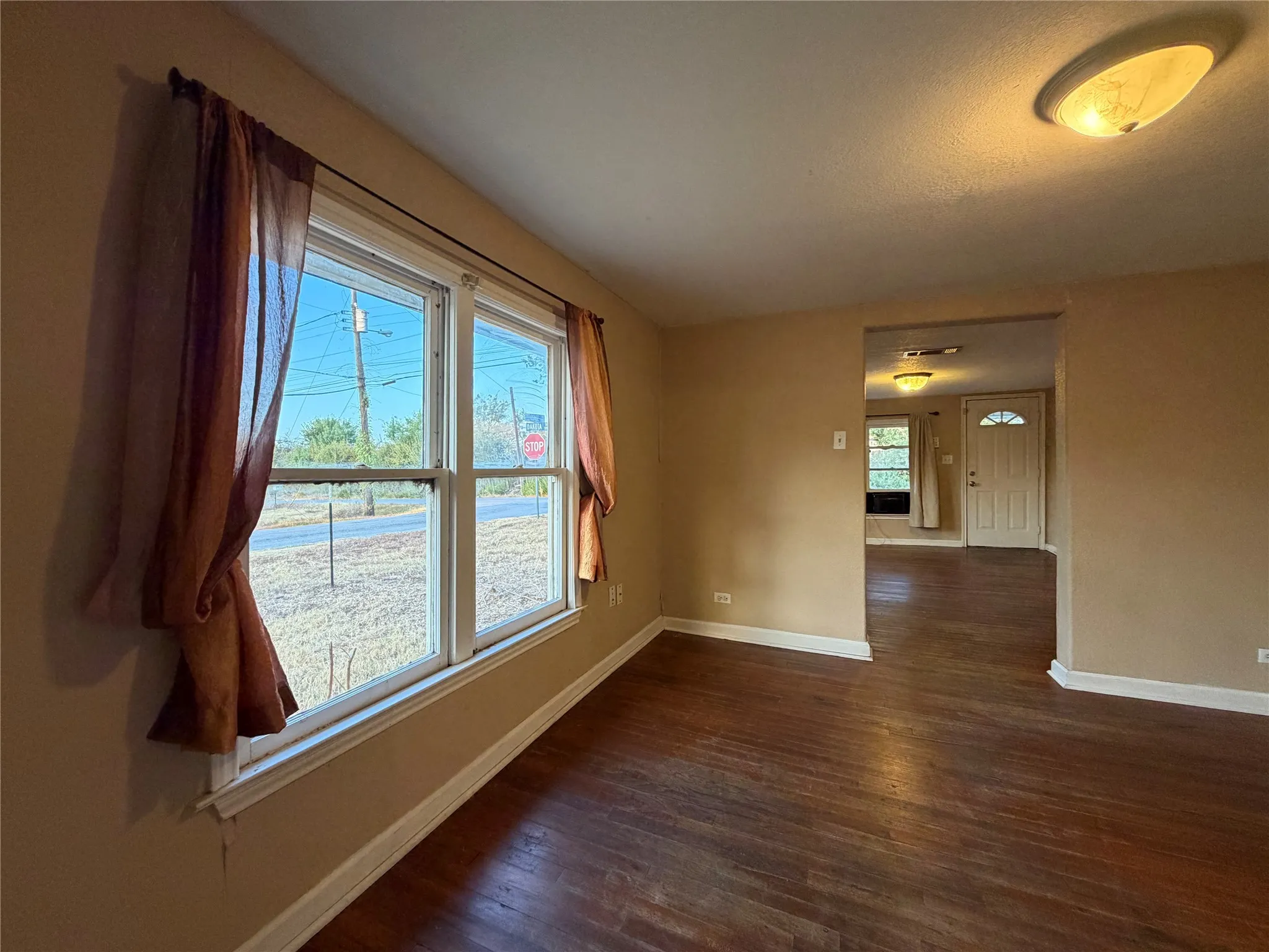Single Family Residence For Sale in Tarrant County , 3237 Dakota Trail, Lake Worth, Texas 76135, 3 Bedroom, 1 Bathroom, Garage spaces, 1,000 Sqft, built in 1937, mls#21390292, Real Estate Agent in Lake Worth, Homes For Sale in Tarrant county, Homes For Sale in Lake Worth, Realtor in Lake Worth Texas, Real Estate Brokerage Independent Realty Texas, Luminita Cordes Realtor