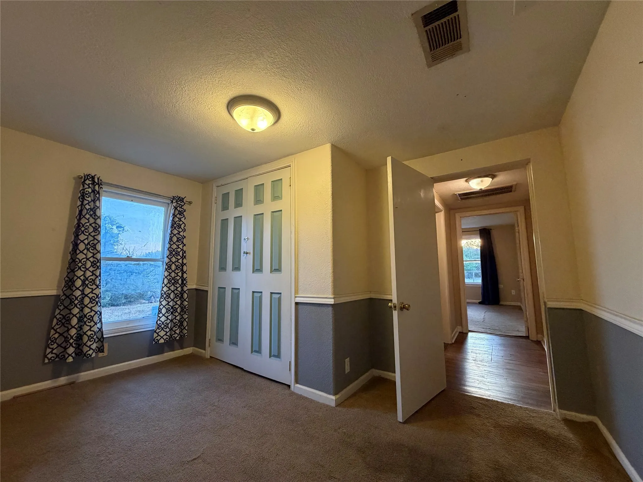 Middle bedroom