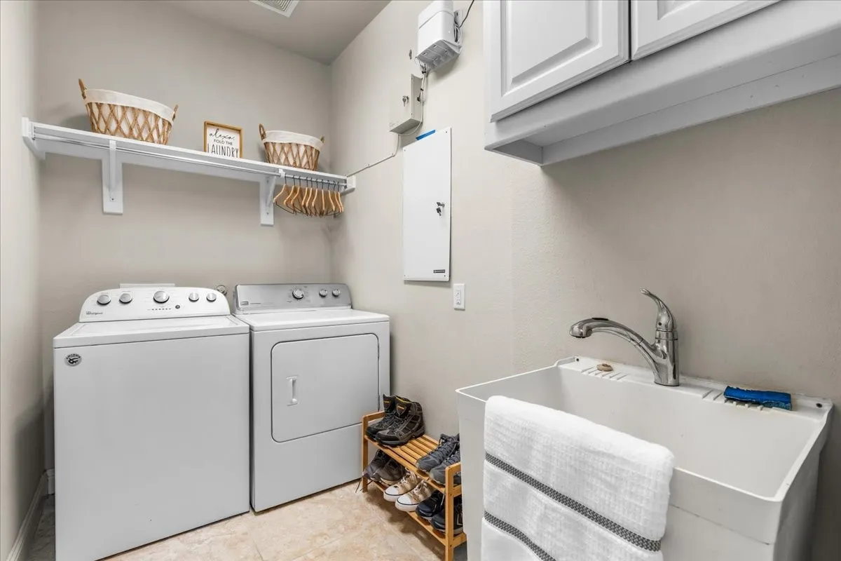 Single Family Residence For Sale in Collin County , 1210 Skyflower Lane, Celina, Texas 75009, 5 Bedroom, 4 Bathroom, 3 Garage spaces, 3,500 Sqft, built in 2015, mls#21391555, Real Estate Agent in Celina, Homes For Sale in Collin county, Homes For Sale in Celina, Realtor in Celina Texas, Real Estate Brokerage Independent Realty Texas, Luminita Cordes Realtor