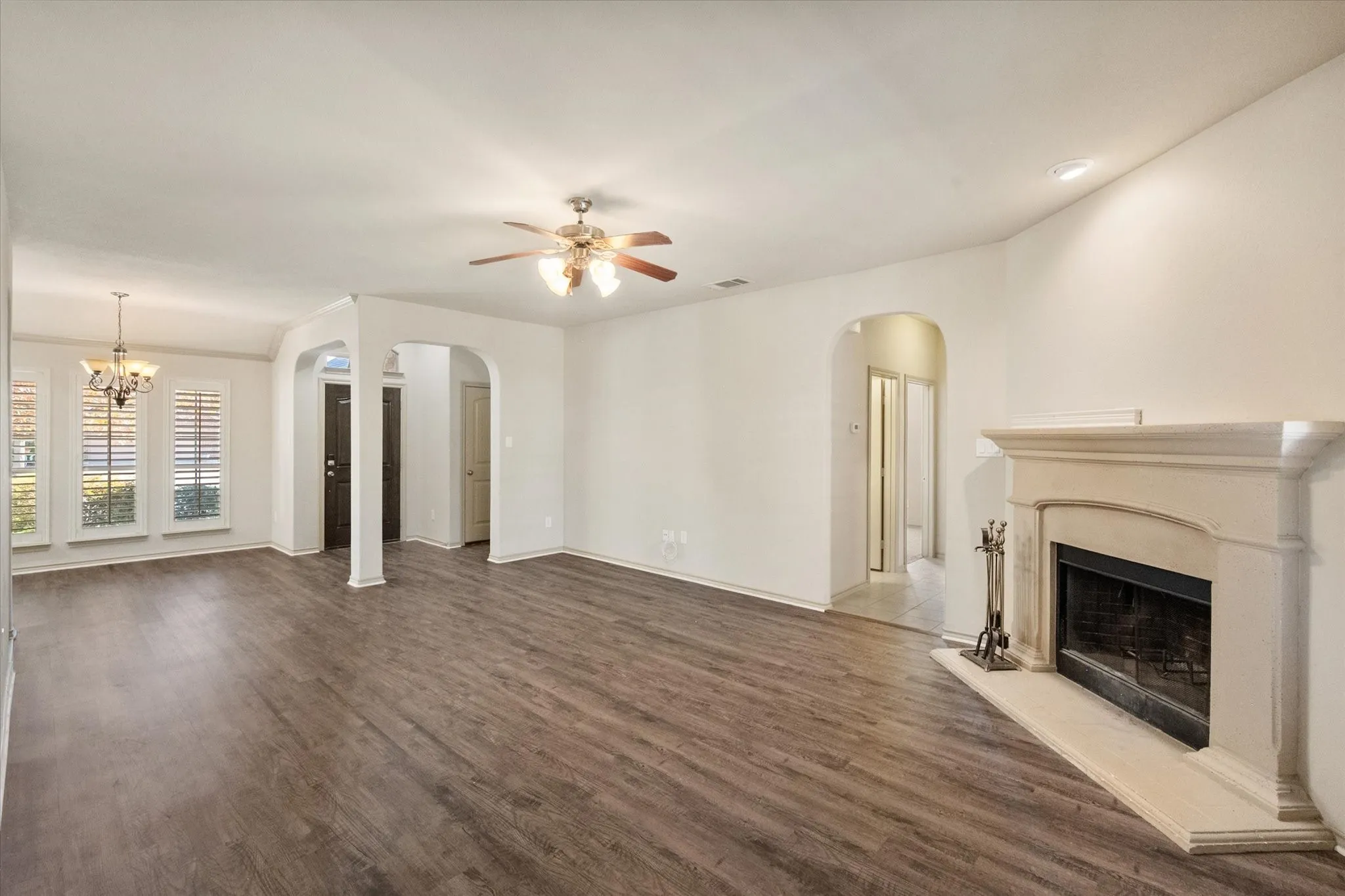 Single Family Residence For Rent in Ellis County , 1613 Country Hills Drive, Midlothian, Texas 76065, 3 Bedroom, 2 Bathroom, 2 Garage spaces, 1,756 Sqft, built in 2010, mls#21392453, Real Estate Agent in Midlothian, Homes For Rent in Ellis county, Homes For Rent in Midlothian, Realtor in Midlothian Texas, Real Estate Brokerage Independent Realty Texas, Luminita Cordes Realtor