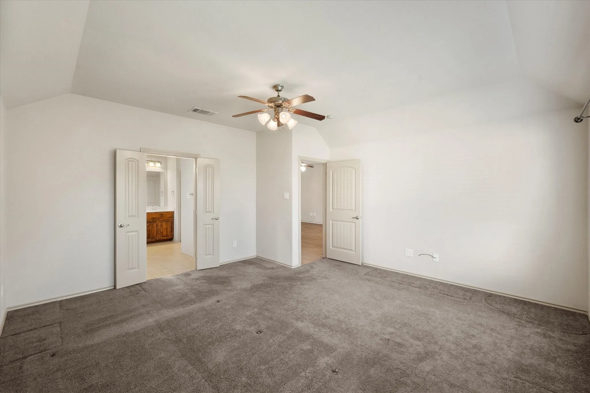 Single Family Residence For Rent in Ellis County , 1613 Country Hills Drive, Midlothian, Texas 76065, 3 Bedroom, 2 Bathroom, 2 Garage spaces, 1,756 Sqft, built in 2010, mls#21392453, Real Estate Agent in Midlothian, Homes For Rent in Ellis county, Homes For Rent in Midlothian, Realtor in Midlothian Texas, Real Estate Brokerage Independent Realty Texas, Luminita Cordes Realtor