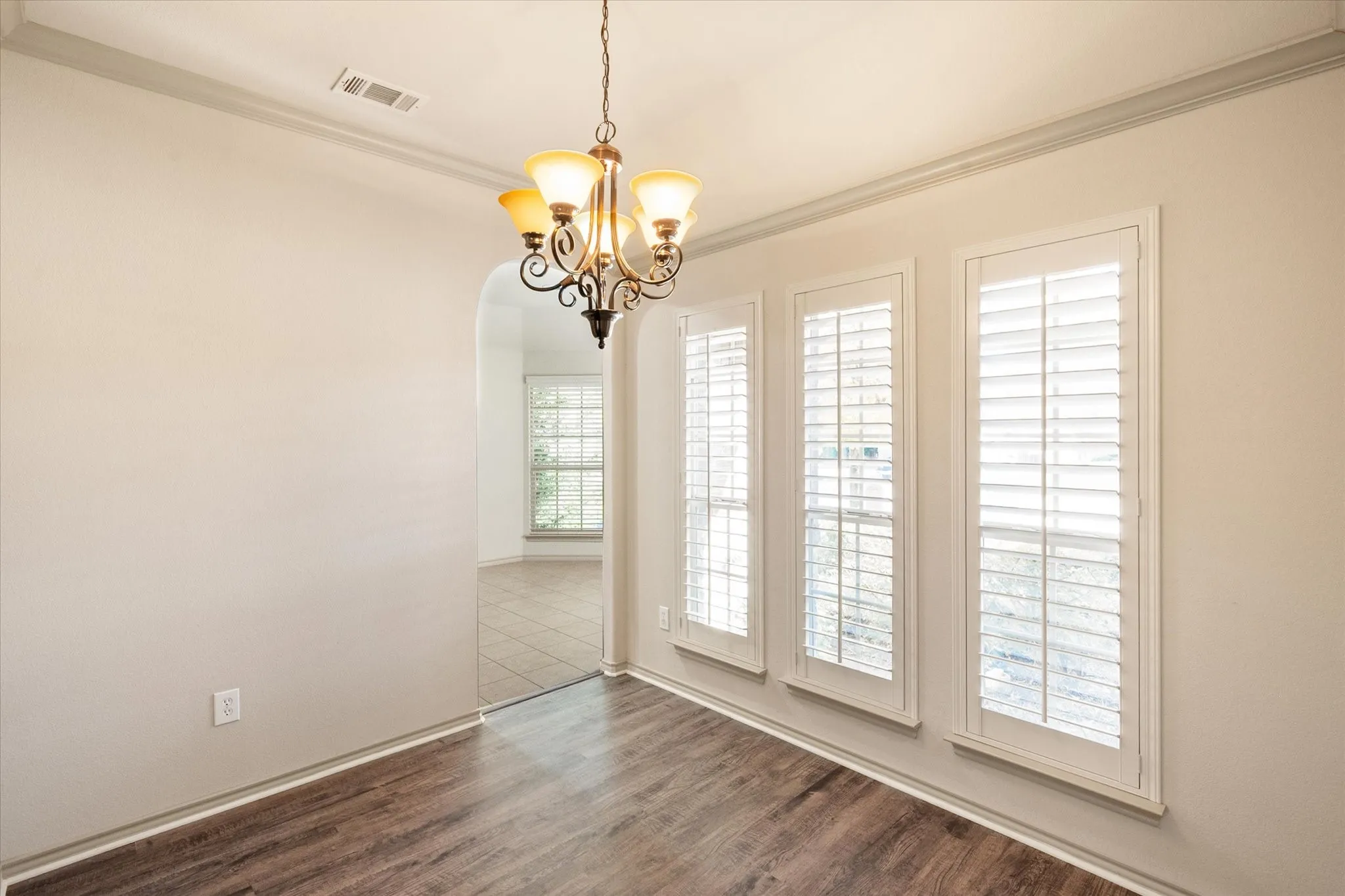 Single Family Residence For Rent in Ellis County , 1613 Country Hills Drive, Midlothian, Texas 76065, 3 Bedroom, 2 Bathroom, 2 Garage spaces, 1,756 Sqft, built in 2010, mls#21392453, Real Estate Agent in Midlothian, Homes For Rent in Ellis county, Homes For Rent in Midlothian, Realtor in Midlothian Texas, Real Estate Brokerage Independent Realty Texas, Luminita Cordes Realtor