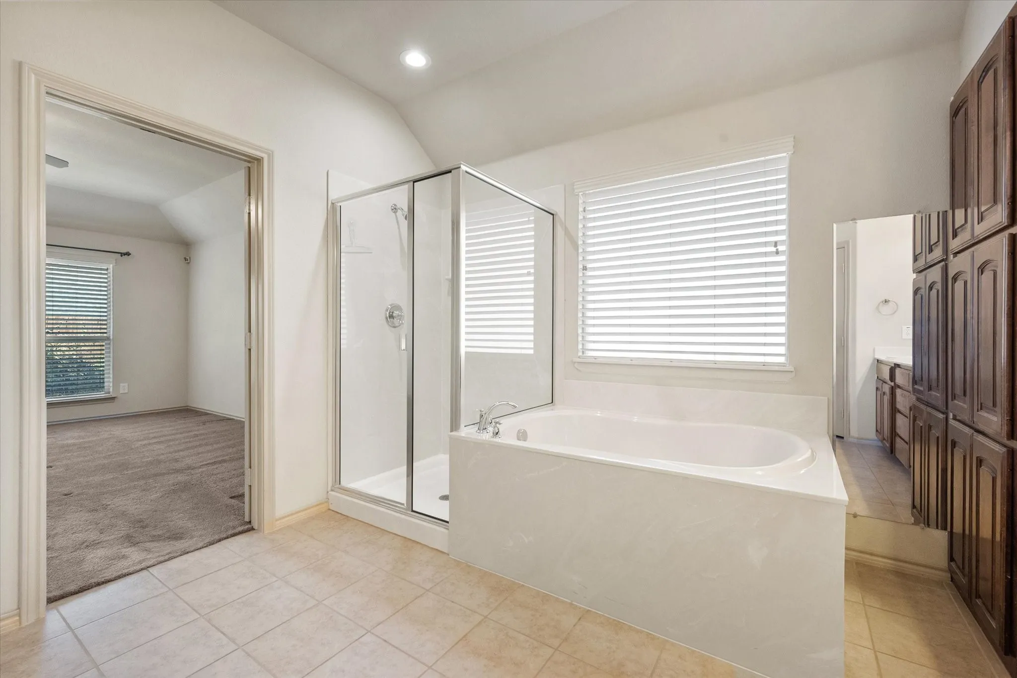 Single Family Residence For Rent in Ellis County , 1613 Country Hills Drive, Midlothian, Texas 76065, 3 Bedroom, 2 Bathroom, 2 Garage spaces, 1,756 Sqft, built in 2010, mls#21392453, Real Estate Agent in Midlothian, Homes For Rent in Ellis county, Homes For Rent in Midlothian, Realtor in Midlothian Texas, Real Estate Brokerage Independent Realty Texas, Luminita Cordes Realtor