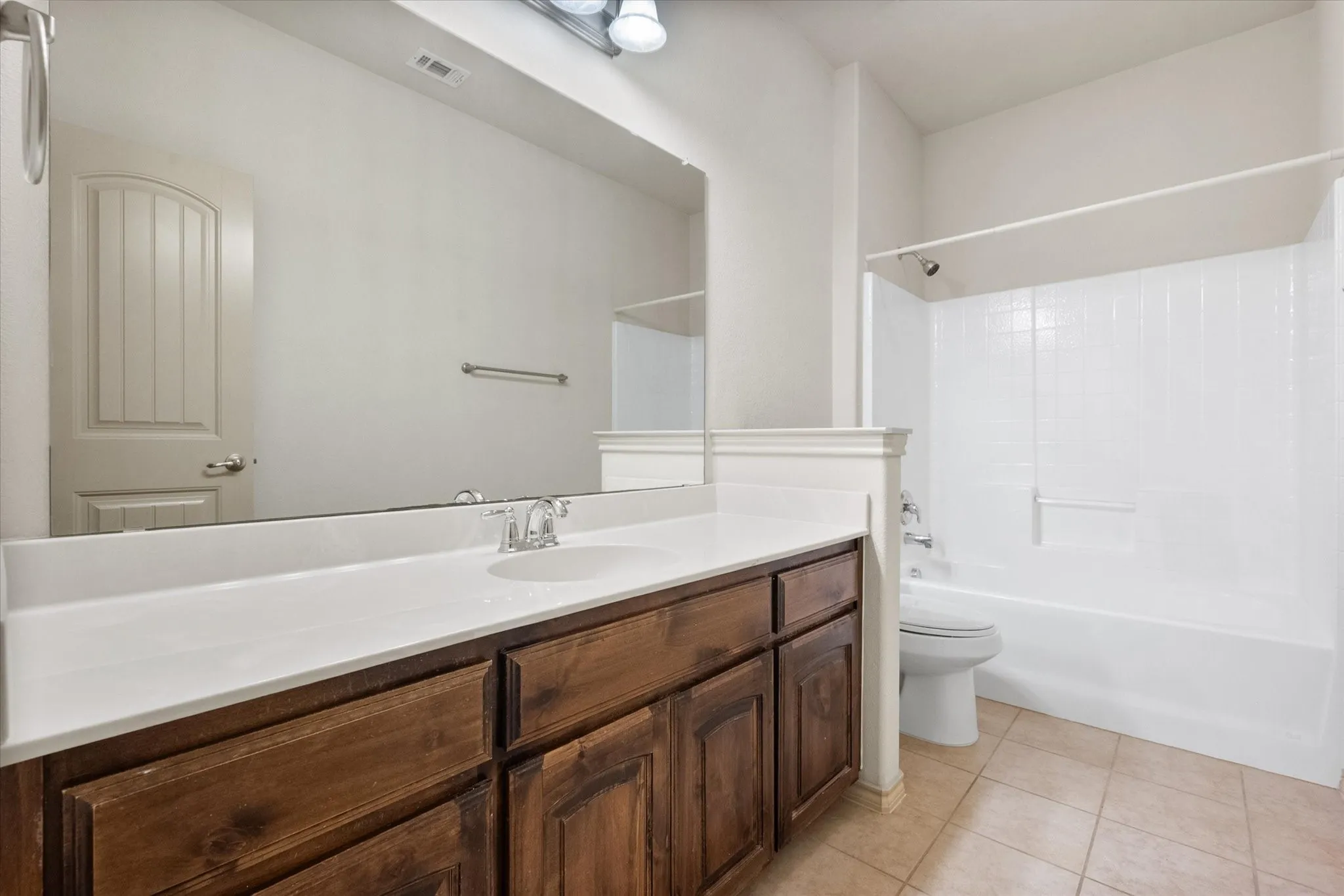 Single Family Residence For Rent in Ellis County , 1613 Country Hills Drive, Midlothian, Texas 76065, 3 Bedroom, 2 Bathroom, 2 Garage spaces, 1,756 Sqft, built in 2010, mls#21392453, Real Estate Agent in Midlothian, Homes For Rent in Ellis county, Homes For Rent in Midlothian, Realtor in Midlothian Texas, Real Estate Brokerage Independent Realty Texas, Luminita Cordes Realtor
