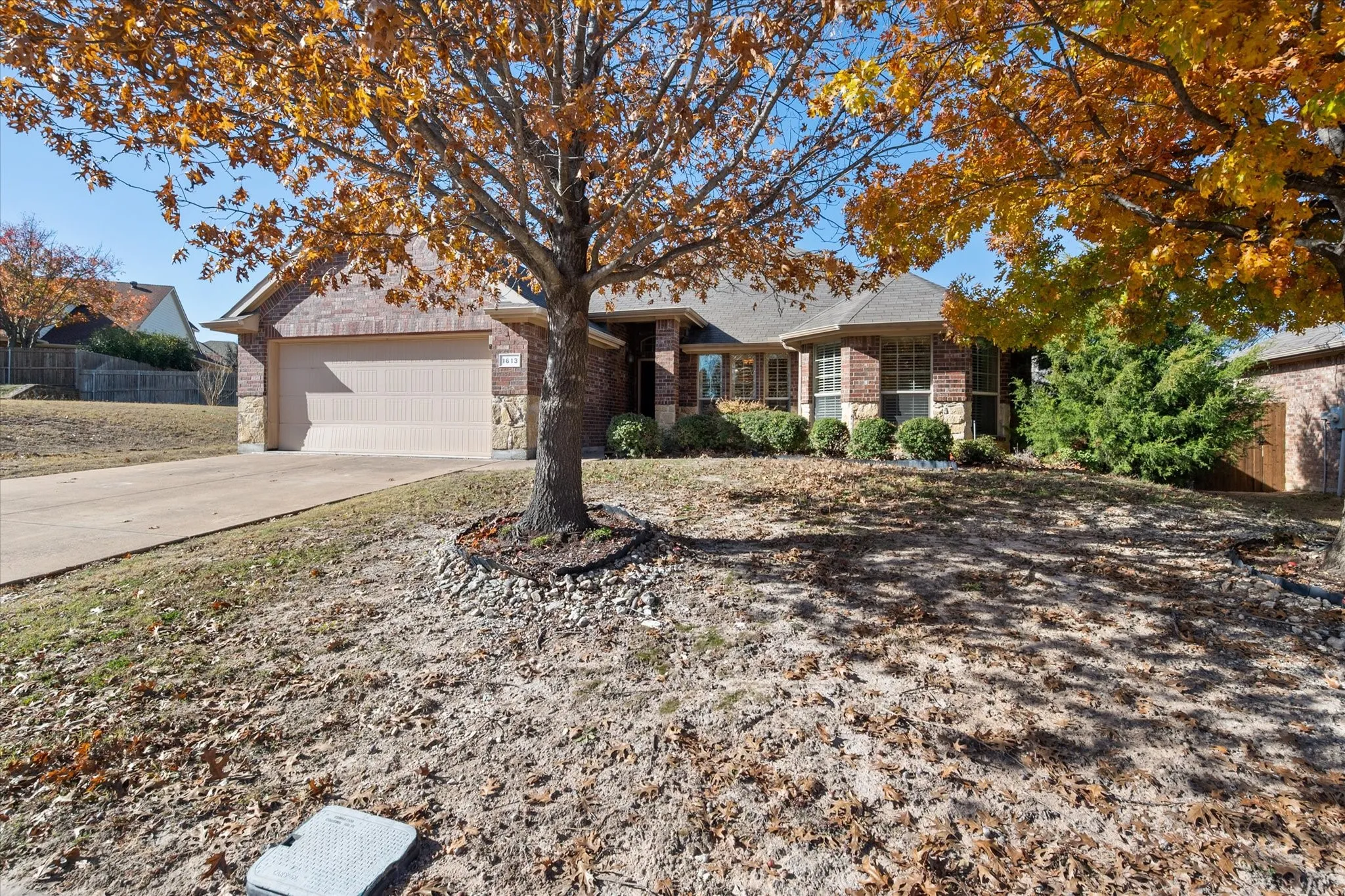 Single Family Residence For Rent in Ellis County , 1613 Country Hills Drive, Midlothian, Texas 76065, 3 Bedroom, 2 Bathroom, 2 Garage spaces, 1,756 Sqft, built in 2010, mls#21392453, Real Estate Agent in Midlothian, Homes For Rent in Ellis county, Homes For Rent in Midlothian, Realtor in Midlothian Texas, Real Estate Brokerage Independent Realty Texas, Luminita Cordes Realtor