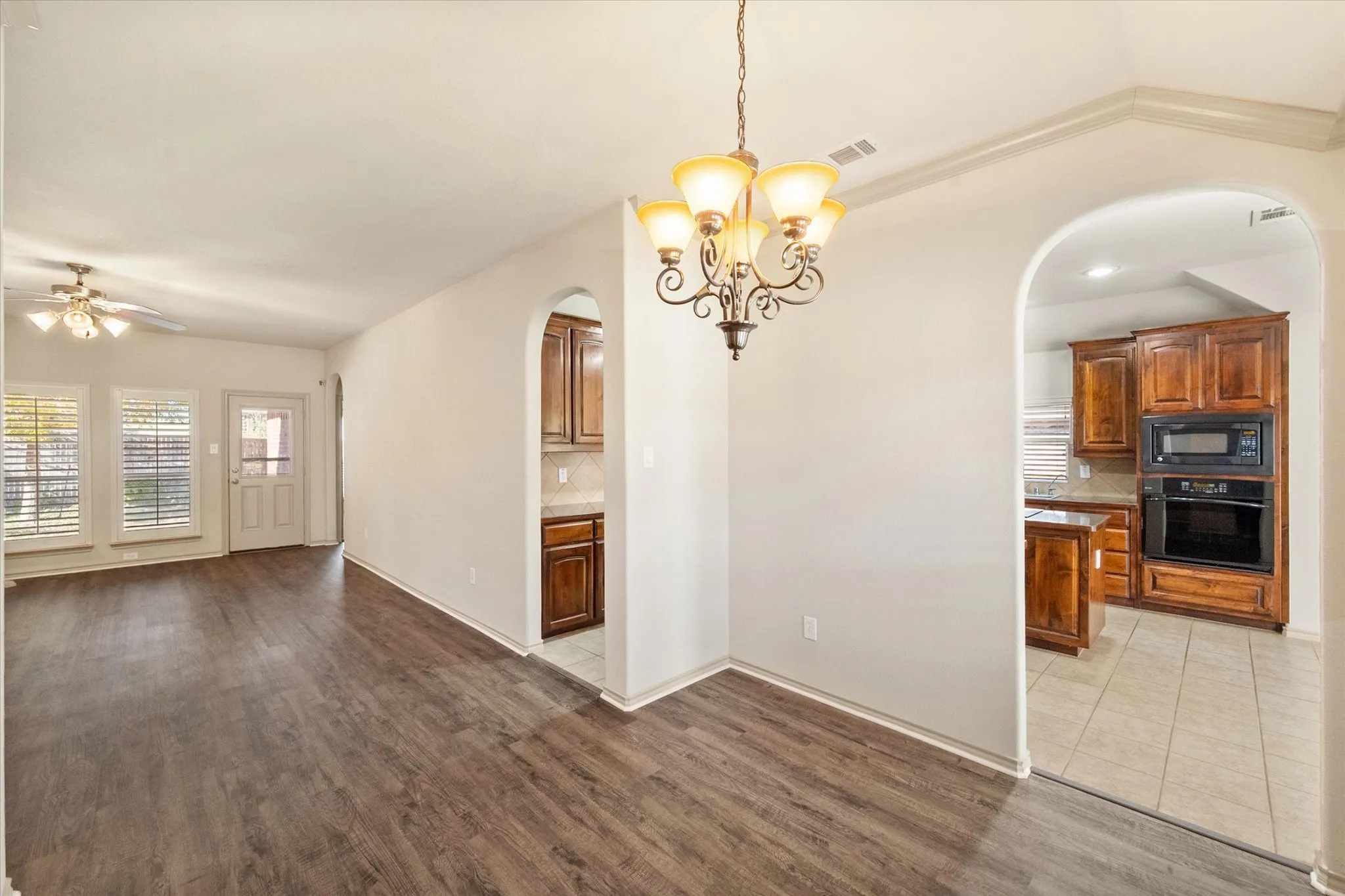 Single Family Residence For Rent in Ellis County , 1613 Country Hills Drive, Midlothian, Texas 76065, 3 Bedroom, 2 Bathroom, 2 Garage spaces, 1,756 Sqft, built in 2010, mls#21392453, Real Estate Agent in Midlothian, Homes For Rent in Ellis county, Homes For Rent in Midlothian, Realtor in Midlothian Texas, Real Estate Brokerage Independent Realty Texas, Luminita Cordes Realtor