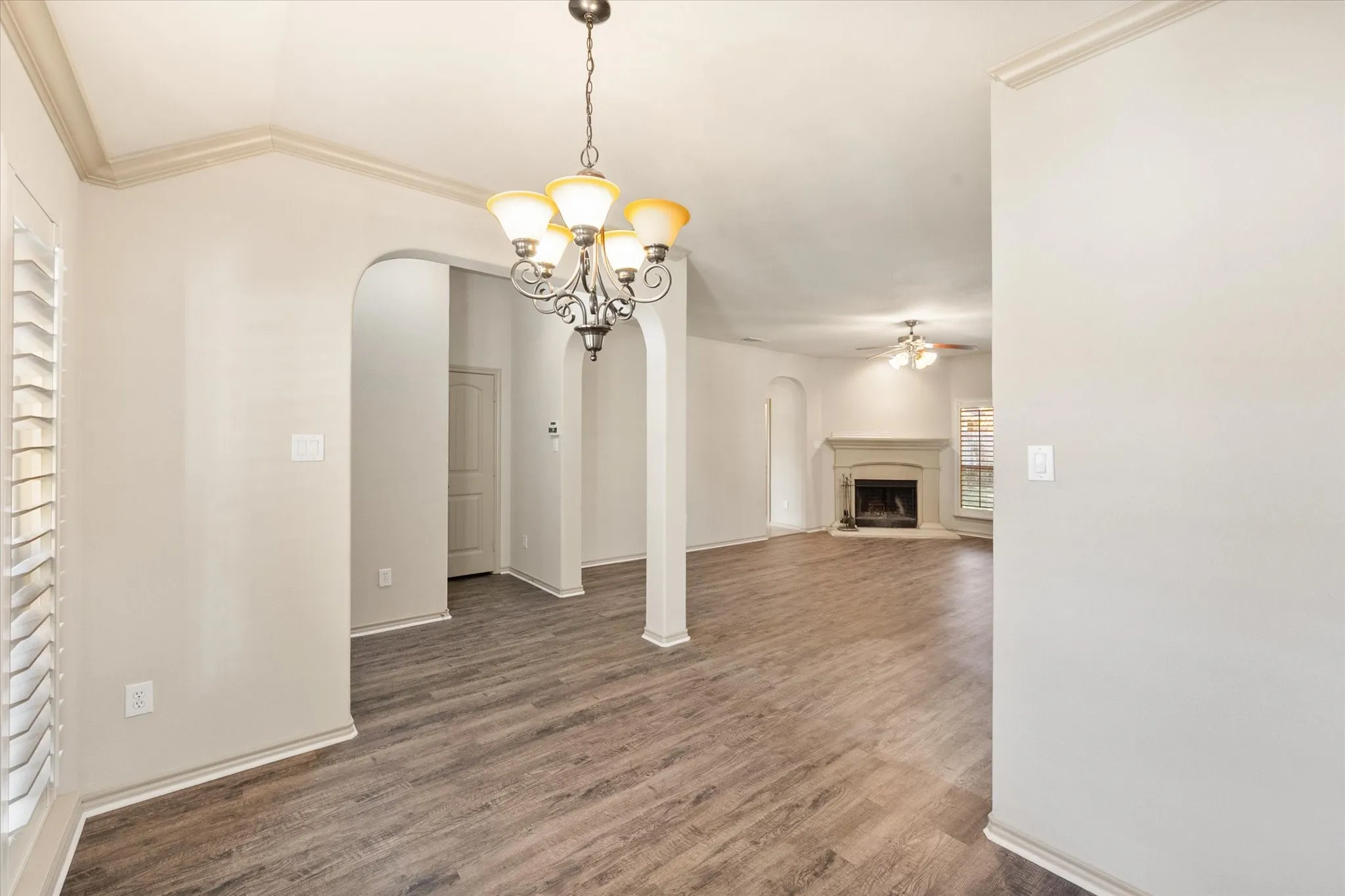 Single Family Residence For Rent in Ellis County , 1613 Country Hills Drive, Midlothian, Texas 76065, 3 Bedroom, 2 Bathroom, 2 Garage spaces, 1,756 Sqft, built in 2010, mls#21392453, Real Estate Agent in Midlothian, Homes For Rent in Ellis county, Homes For Rent in Midlothian, Realtor in Midlothian Texas, Real Estate Brokerage Independent Realty Texas, Luminita Cordes Realtor