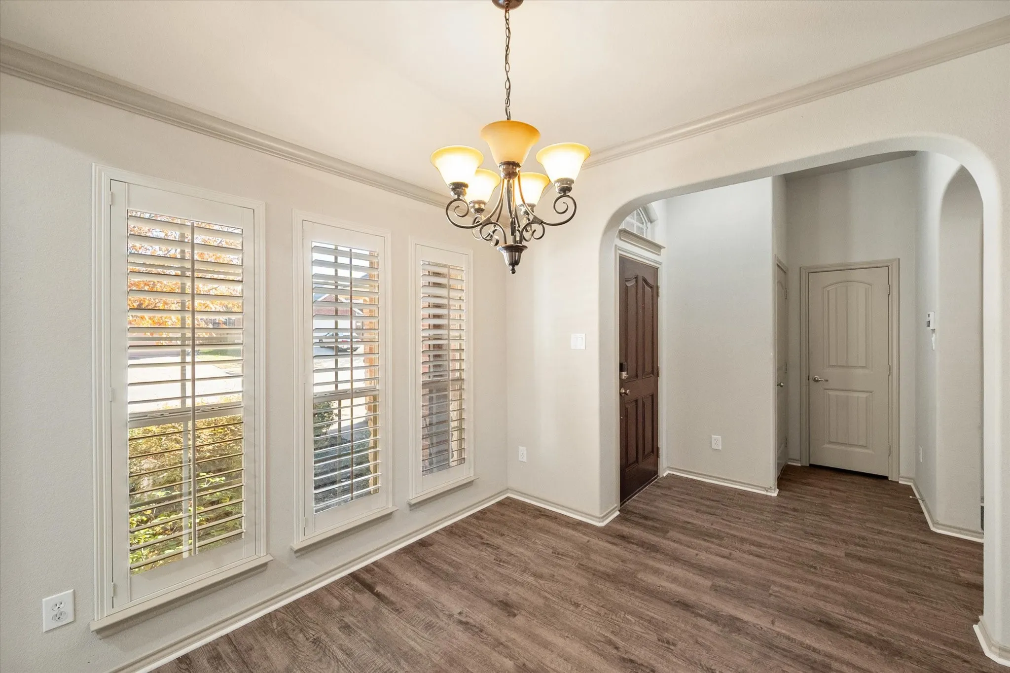 Single Family Residence For Rent in Ellis County , 1613 Country Hills Drive, Midlothian, Texas 76065, 3 Bedroom, 2 Bathroom, 2 Garage spaces, 1,756 Sqft, built in 2010, mls#21392453, Real Estate Agent in Midlothian, Homes For Rent in Ellis county, Homes For Rent in Midlothian, Realtor in Midlothian Texas, Real Estate Brokerage Independent Realty Texas, Luminita Cordes Realtor