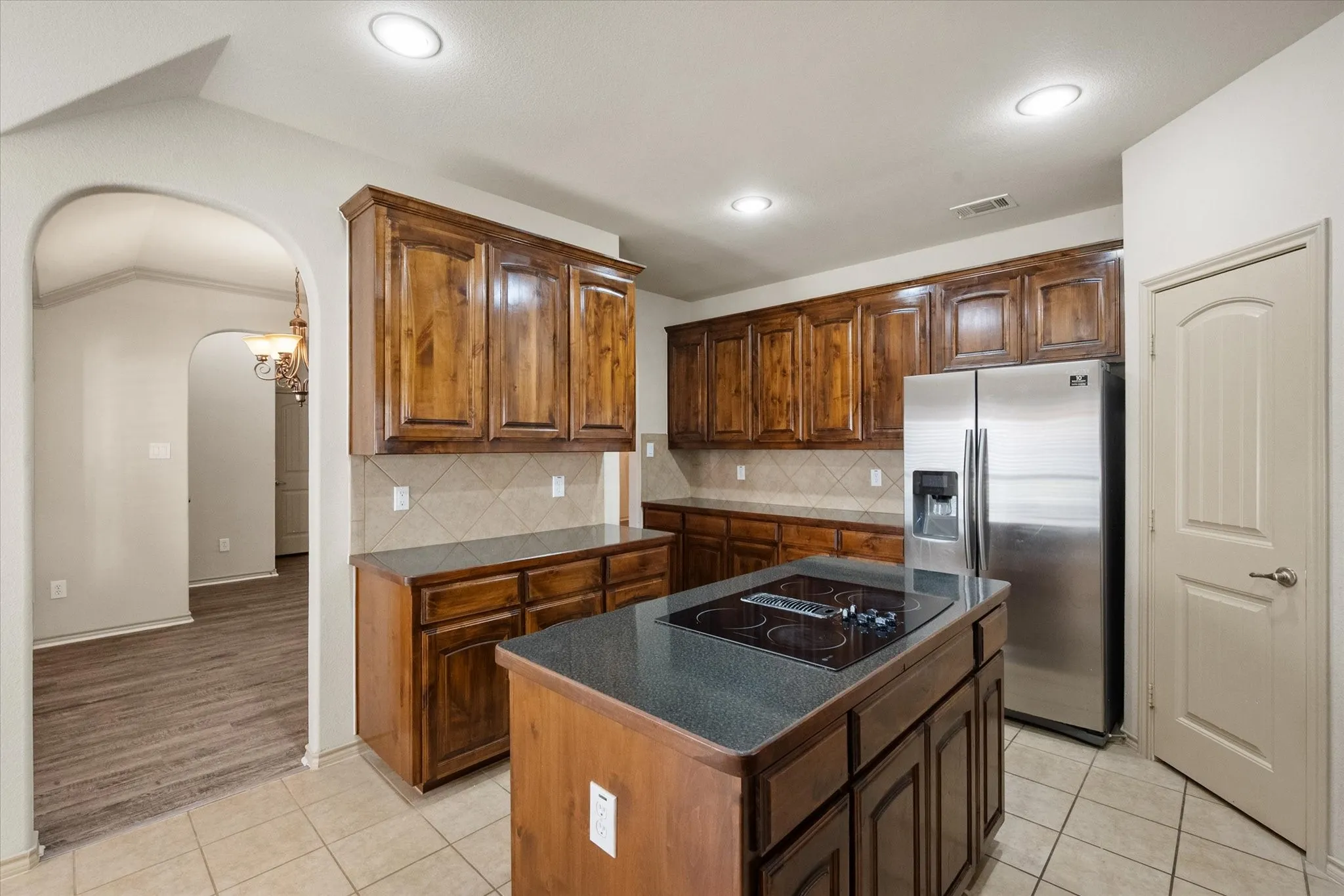 Single Family Residence For Rent in Ellis County , 1613 Country Hills Drive, Midlothian, Texas 76065, 3 Bedroom, 2 Bathroom, 2 Garage spaces, 1,756 Sqft, built in 2010, mls#21392453, Real Estate Agent in Midlothian, Homes For Rent in Ellis county, Homes For Rent in Midlothian, Realtor in Midlothian Texas, Real Estate Brokerage Independent Realty Texas, Luminita Cordes Realtor