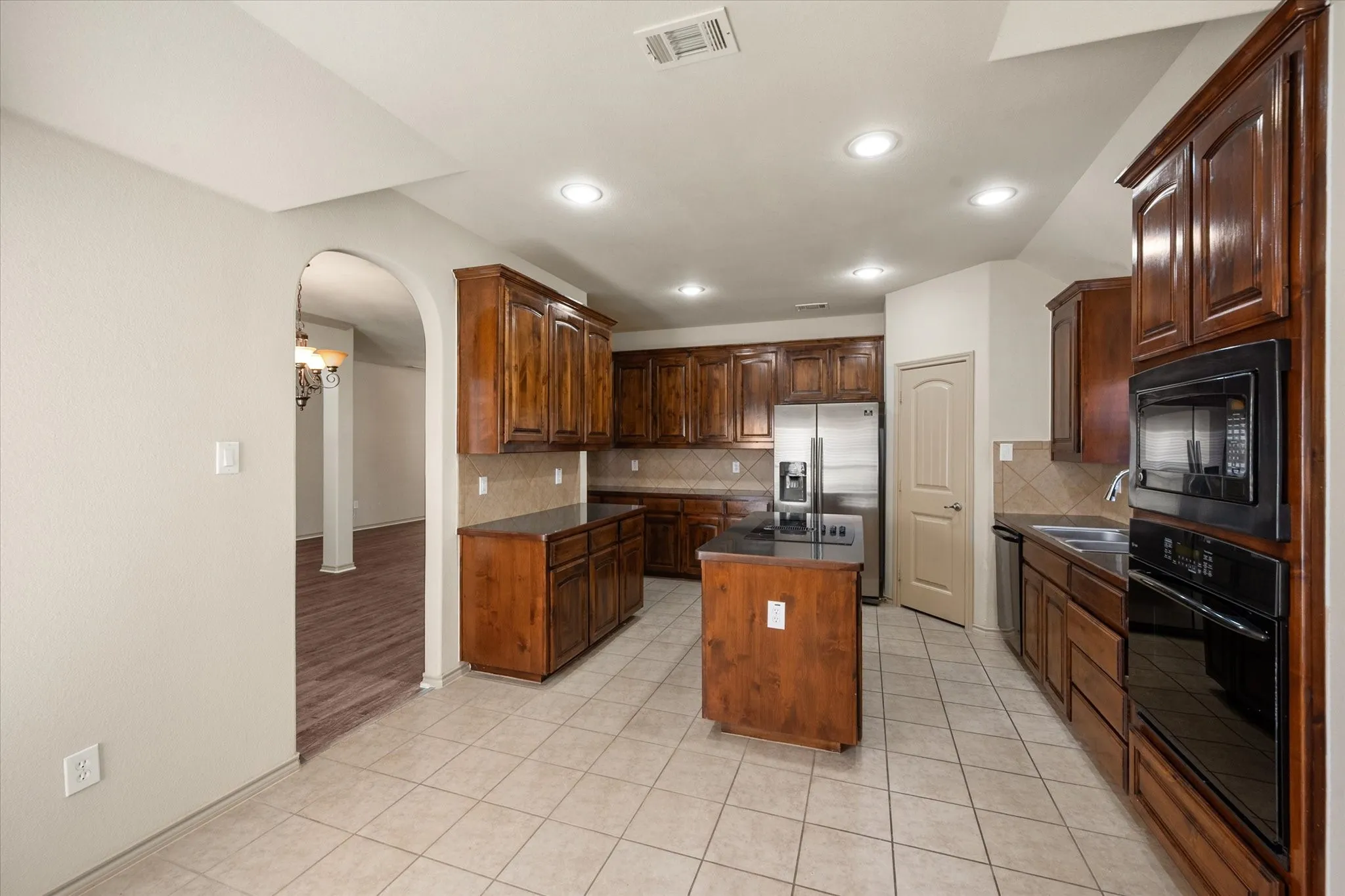 Single Family Residence For Rent in Ellis County , 1613 Country Hills Drive, Midlothian, Texas 76065, 3 Bedroom, 2 Bathroom, 2 Garage spaces, 1,756 Sqft, built in 2010, mls#21392453, Real Estate Agent in Midlothian, Homes For Rent in Ellis county, Homes For Rent in Midlothian, Realtor in Midlothian Texas, Real Estate Brokerage Independent Realty Texas, Luminita Cordes Realtor