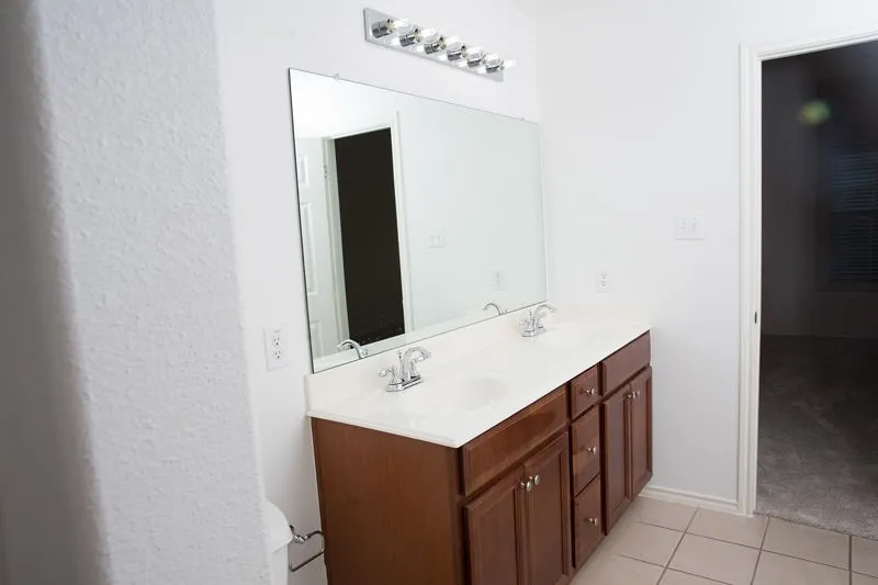 Double vanity sinks in the master bathroom.