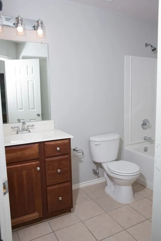 Secondary bathroom.