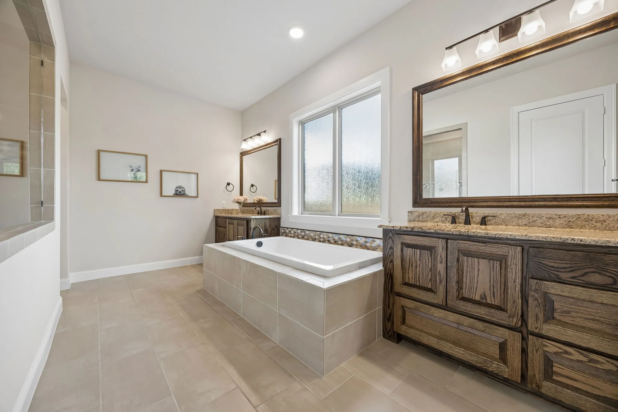 Extra Large bathtub, closets