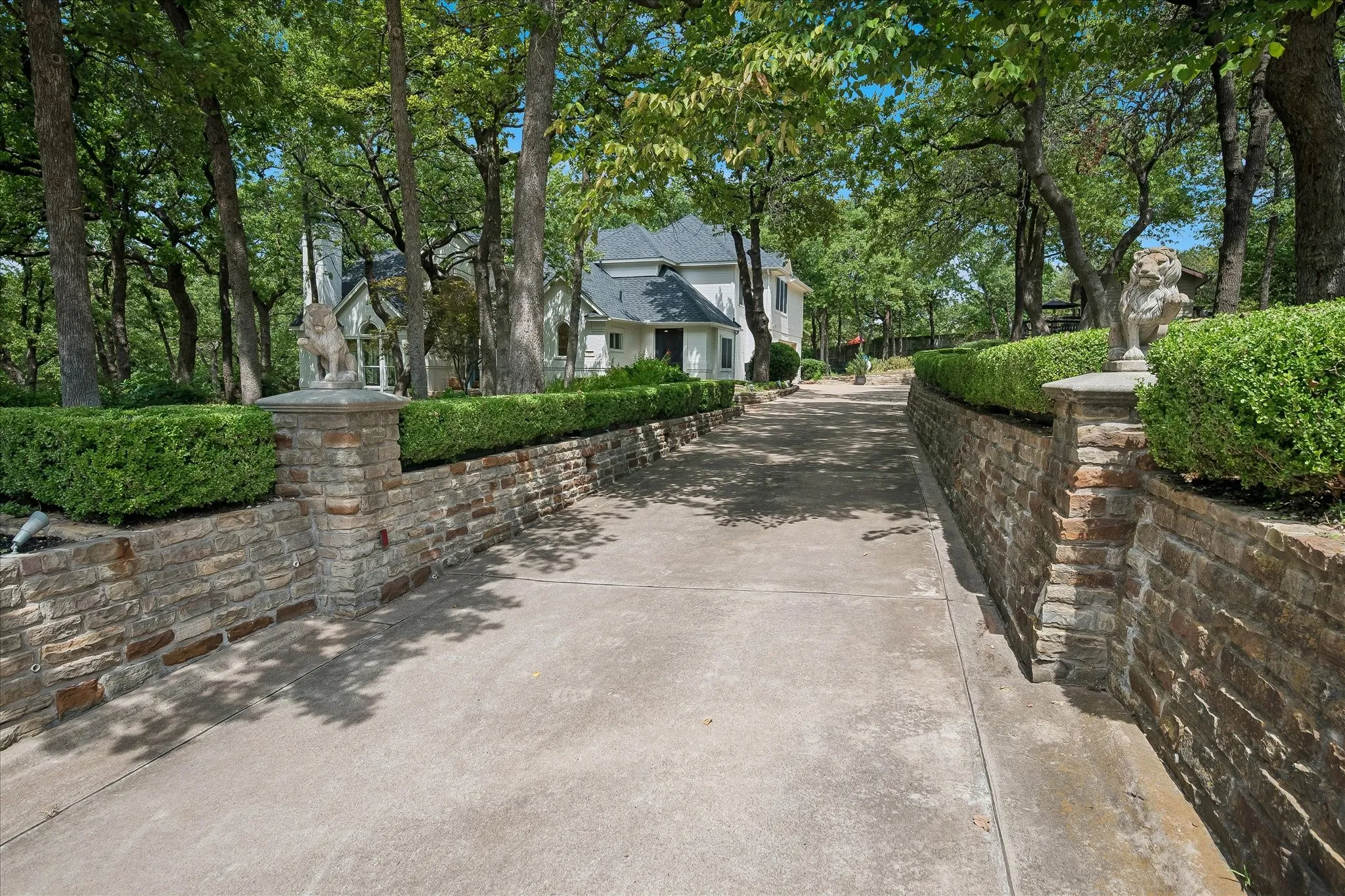 Single Family Residence For Sale in Tarrant County , 801 Helen Street, Keller, Texas 76248, 3 Bedroom, 3 Bathroom, 2 Garage spaces, 2,448 Sqft, built in 1994, mls#21392273, Real Estate Agent in Keller, Homes For Sale in Tarrant county, Homes For Sale in Keller, Realtor in Keller Texas, Real Estate Brokerage Independent Realty Texas, Luminita Cordes Realtor