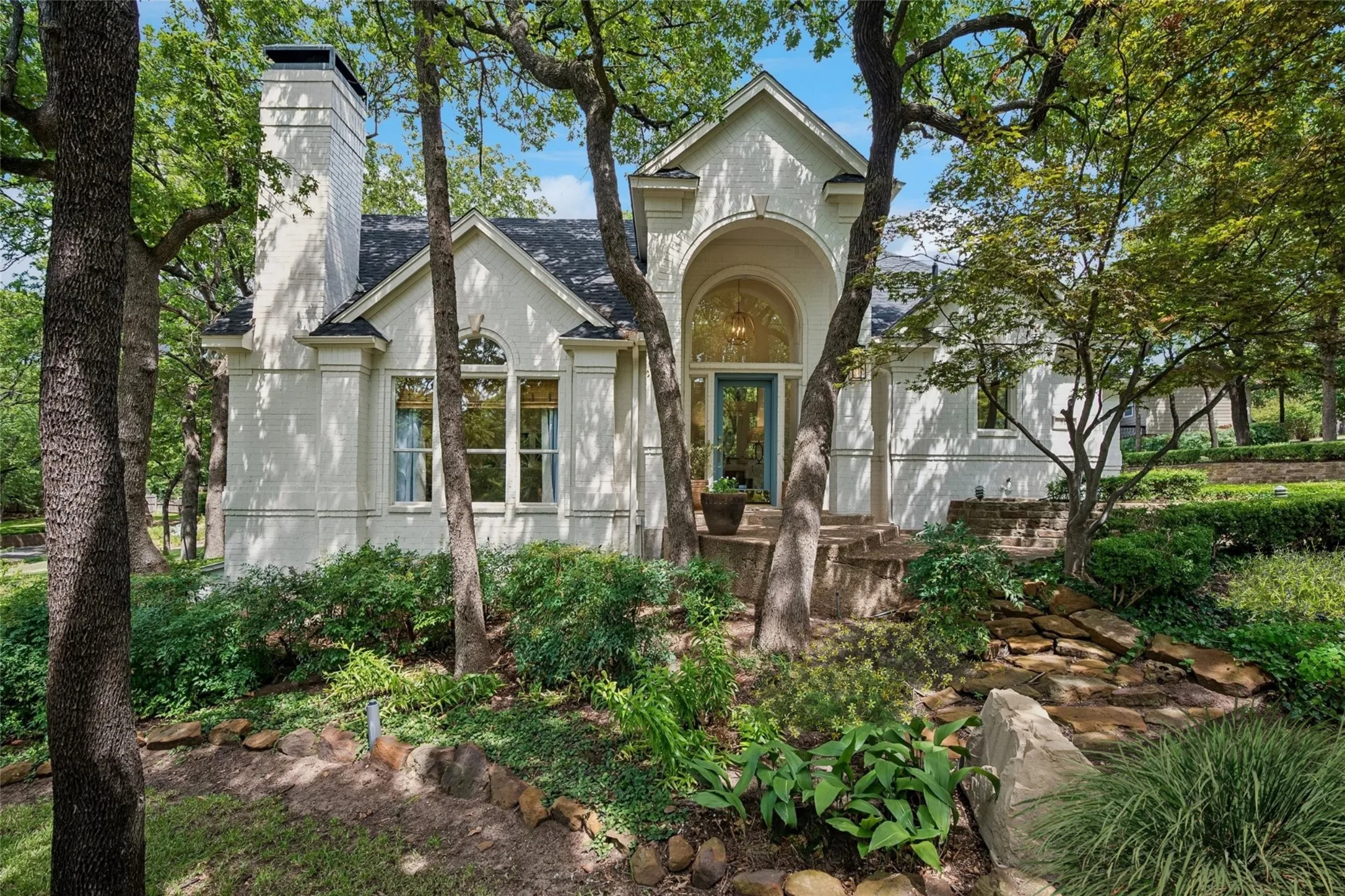 Single Family Residence For Sale in Tarrant County , 801 Helen Street, Keller, Texas 76248, 3 Bedroom, 3 Bathroom, 2 Garage spaces, 2,448 Sqft, built in 1994, mls#21392273, Real Estate Agent in Keller, Homes For Sale in Tarrant county, Homes For Sale in Keller, Realtor in Keller Texas, Real Estate Brokerage Independent Realty Texas, Luminita Cordes Realtor