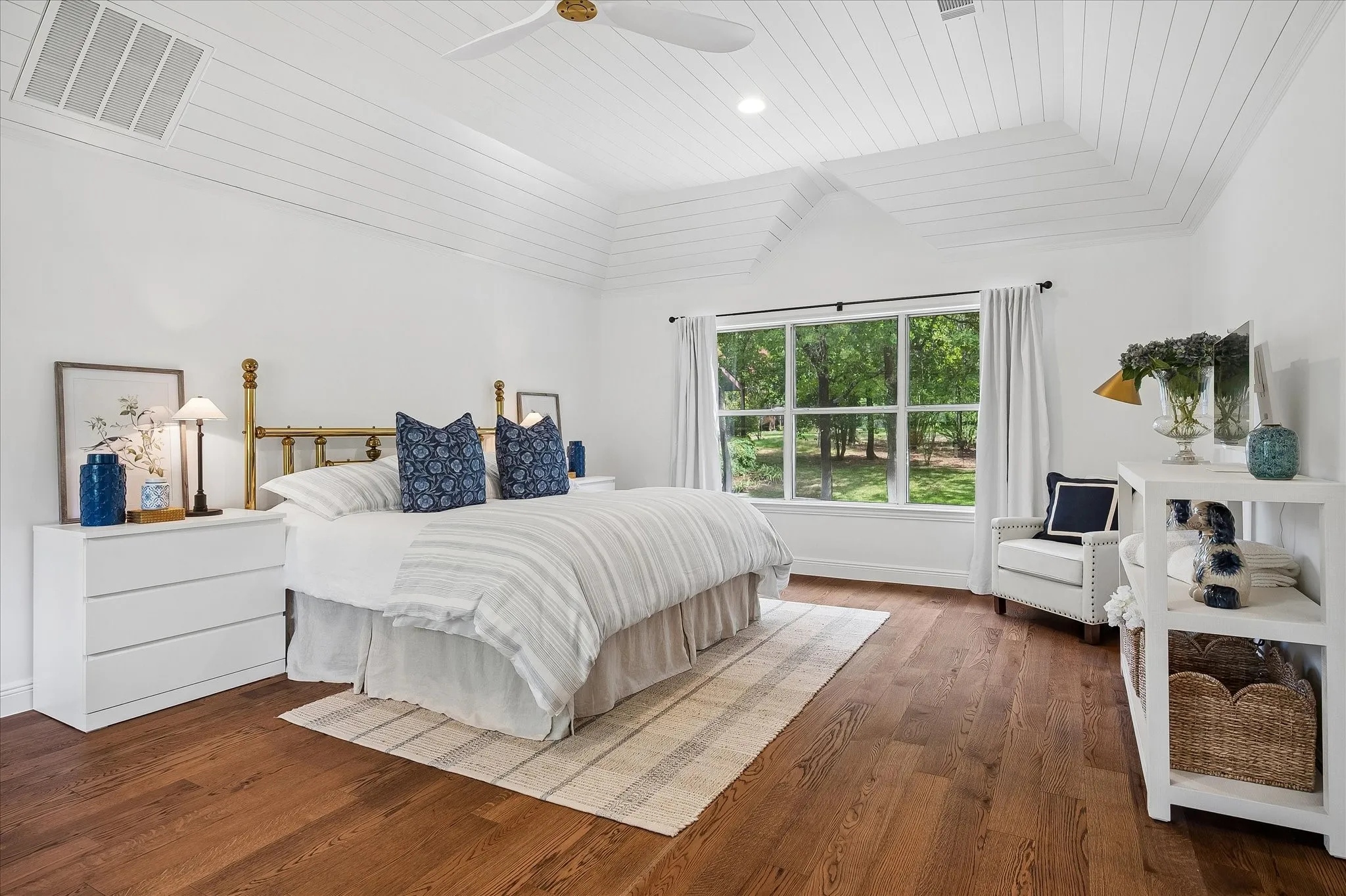 Single Family Residence For Sale in Tarrant County , 801 Helen Street, Keller, Texas 76248, 3 Bedroom, 3 Bathroom, 2 Garage spaces, 2,448 Sqft, built in 1994, mls#21392273, Real Estate Agent in Keller, Homes For Sale in Tarrant county, Homes For Sale in Keller, Realtor in Keller Texas, Real Estate Brokerage Independent Realty Texas, Luminita Cordes Realtor