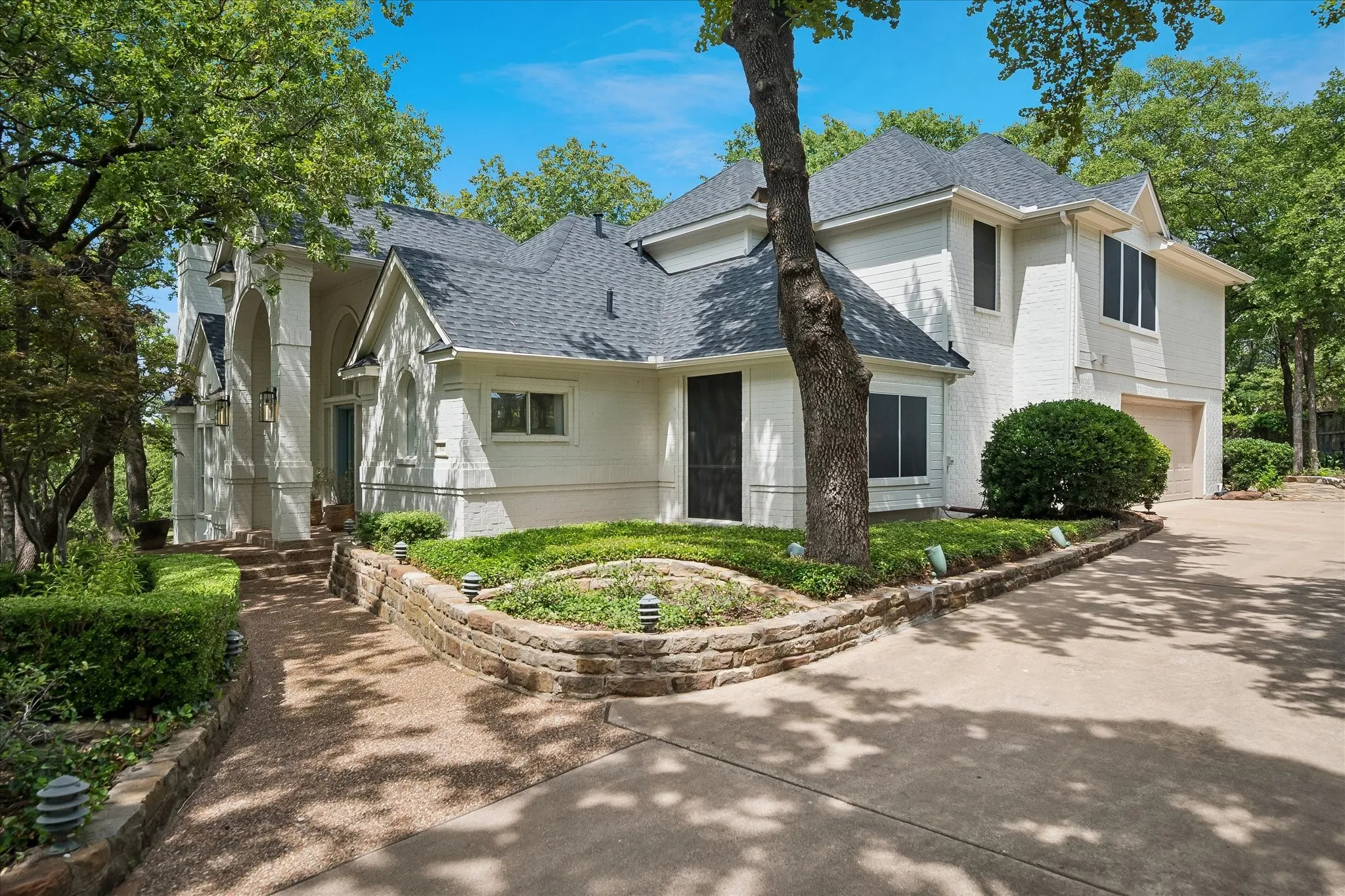 Single Family Residence For Sale in Tarrant County , 801 Helen Street, Keller, Texas 76248, 3 Bedroom, 3 Bathroom, 2 Garage spaces, 2,448 Sqft, built in 1994, mls#21392273, Real Estate Agent in Keller, Homes For Sale in Tarrant county, Homes For Sale in Keller, Realtor in Keller Texas, Real Estate Brokerage Independent Realty Texas, Luminita Cordes Realtor