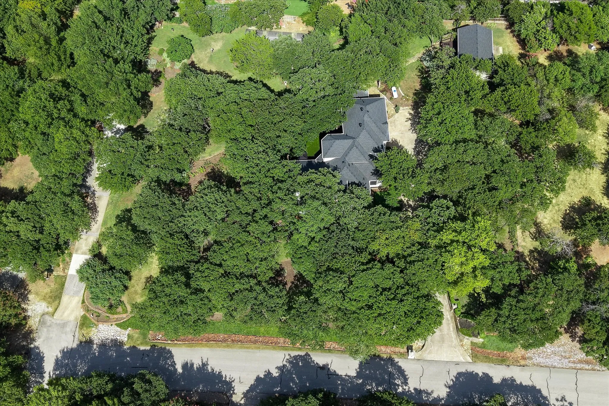 Single Family Residence For Sale in Tarrant County , 801 Helen Street, Keller, Texas 76248, 3 Bedroom, 3 Bathroom, 2 Garage spaces, 2,448 Sqft, built in 1994, mls#21392273, Real Estate Agent in Keller, Homes For Sale in Tarrant county, Homes For Sale in Keller, Realtor in Keller Texas, Real Estate Brokerage Independent Realty Texas, Luminita Cordes Realtor
