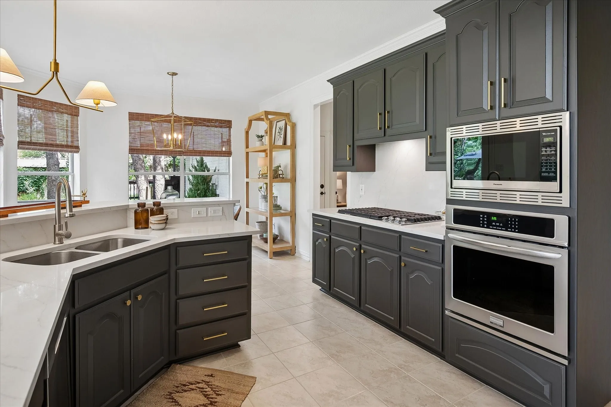 Single Family Residence For Sale in Tarrant County , 801 Helen Street, Keller, Texas 76248, 3 Bedroom, 3 Bathroom, 2 Garage spaces, 2,448 Sqft, built in 1994, mls#21392273, Real Estate Agent in Keller, Homes For Sale in Tarrant county, Homes For Sale in Keller, Realtor in Keller Texas, Real Estate Brokerage Independent Realty Texas, Luminita Cordes Realtor