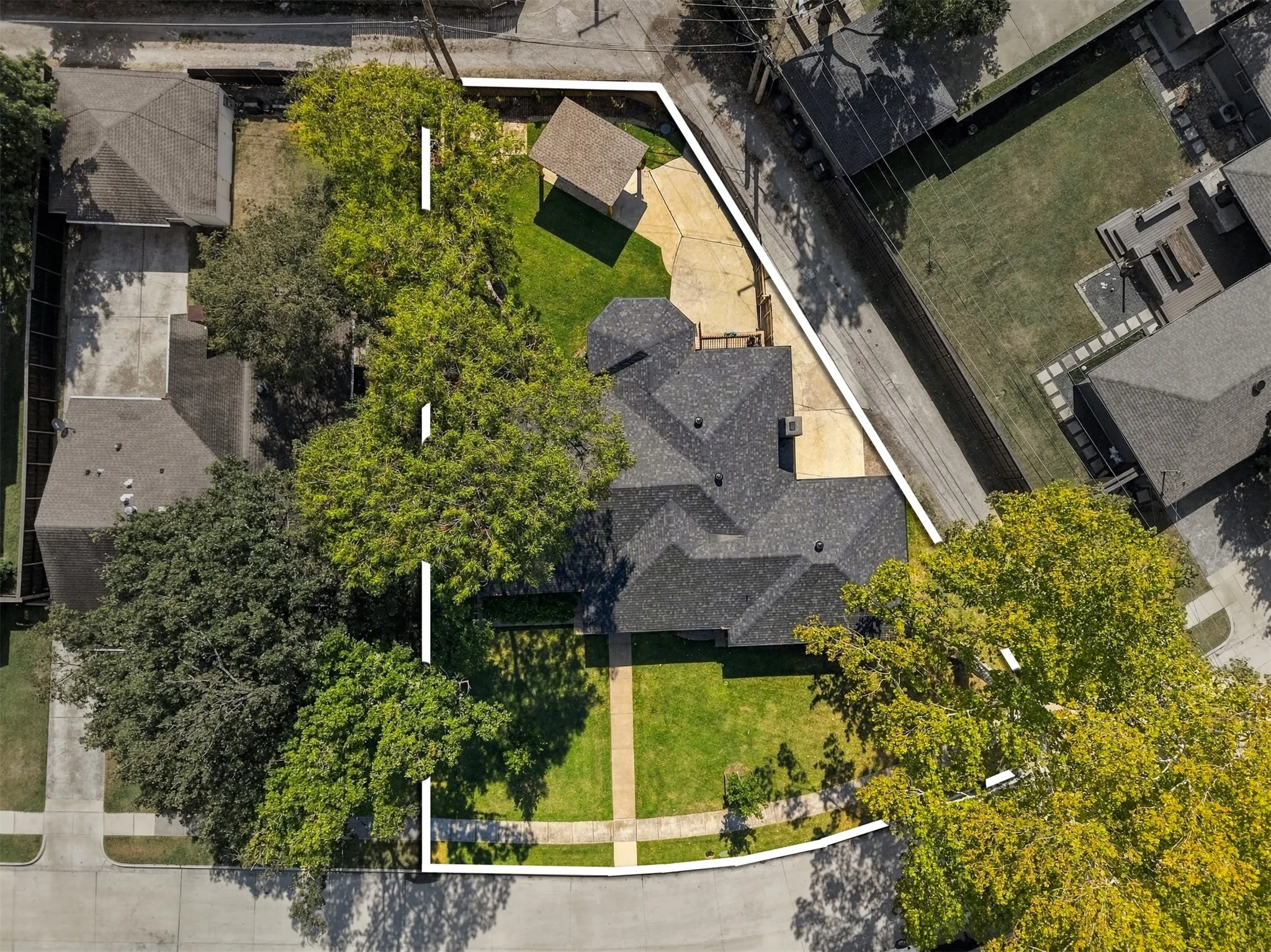Single Family Residence For Sale in Dallas County , 6816 Whitehill Street, Dallas, Texas 75231, 3 Bedroom, 2 Bathroom, 2 Garage spaces, 1,972 Sqft, built in 1959, mls#21389468, Real Estate Agent in Dallas, Homes For Sale in Dallas county, Homes For Sale in Dallas, Realtor in Dallas Texas, Real Estate Brokerage Independent Realty Texas, Luminita Cordes Realtor
