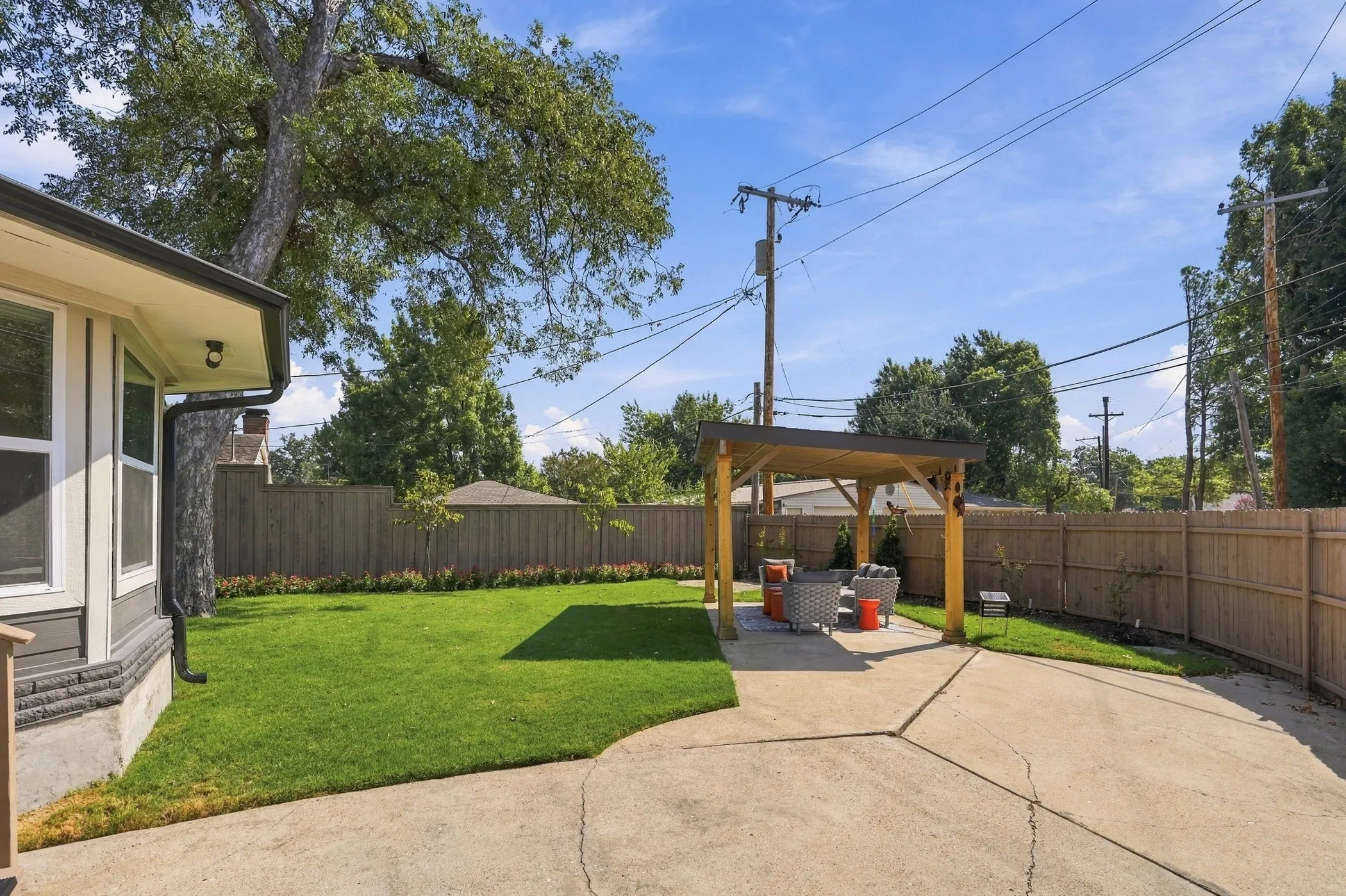 Single Family Residence For Sale in Dallas County , 6816 Whitehill Street, Dallas, Texas 75231, 3 Bedroom, 2 Bathroom, 2 Garage spaces, 1,972 Sqft, built in 1959, mls#21389468, Real Estate Agent in Dallas, Homes For Sale in Dallas county, Homes For Sale in Dallas, Realtor in Dallas Texas, Real Estate Brokerage Independent Realty Texas, Luminita Cordes Realtor