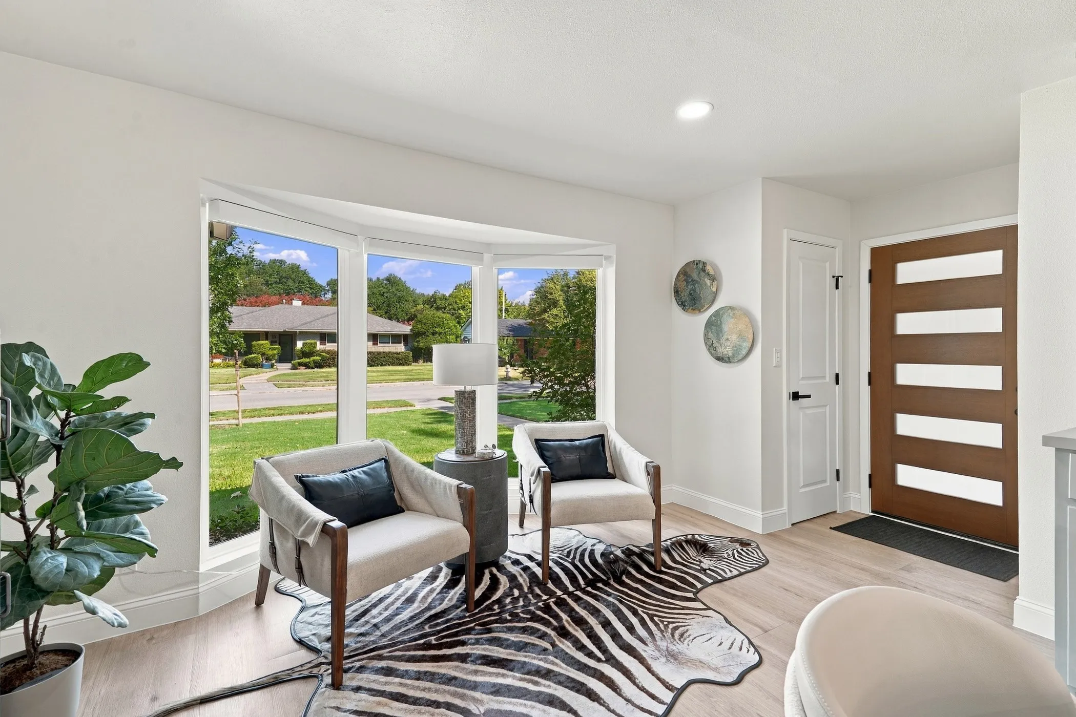 Single Family Residence For Sale in Dallas County , 6816 Whitehill Street, Dallas, Texas 75231, 3 Bedroom, 2 Bathroom, 2 Garage spaces, 1,972 Sqft, built in 1959, mls#21389468, Real Estate Agent in Dallas, Homes For Sale in Dallas county, Homes For Sale in Dallas, Realtor in Dallas Texas, Real Estate Brokerage Independent Realty Texas, Luminita Cordes Realtor