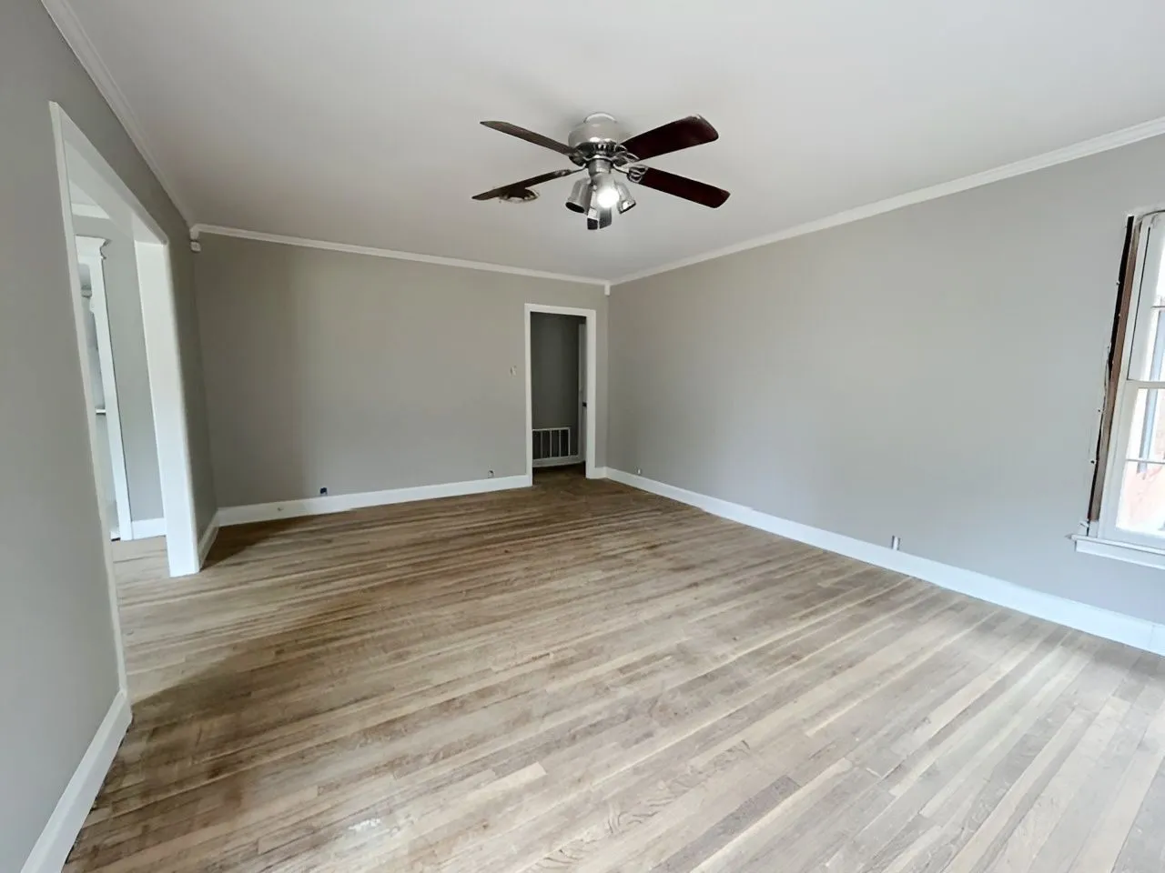 Single Family Residence For Sale in Tarrant County , 2012 Watauga Court W, Fort Worth, Texas 76111, 2 Bedroom, 2 Bathroom, 1 Garage spaces, 1,343 Sqft, built in 1952, mls#21392452, Real Estate Agent in Fort Worth, Homes For Sale in Tarrant county, Homes For Sale in Fort Worth, Realtor in Fort Worth Texas, Real Estate Brokerage Independent Realty Texas, Luminita Cordes Realtor