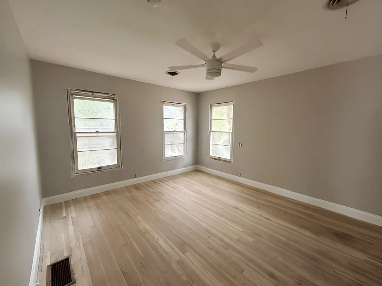 Single Family Residence For Sale in Tarrant County , 2012 Watauga Court W, Fort Worth, Texas 76111, 2 Bedroom, 2 Bathroom, 1 Garage spaces, 1,343 Sqft, built in 1952, mls#21392452, Real Estate Agent in Fort Worth, Homes For Sale in Tarrant county, Homes For Sale in Fort Worth, Realtor in Fort Worth Texas, Real Estate Brokerage Independent Realty Texas, Luminita Cordes Realtor