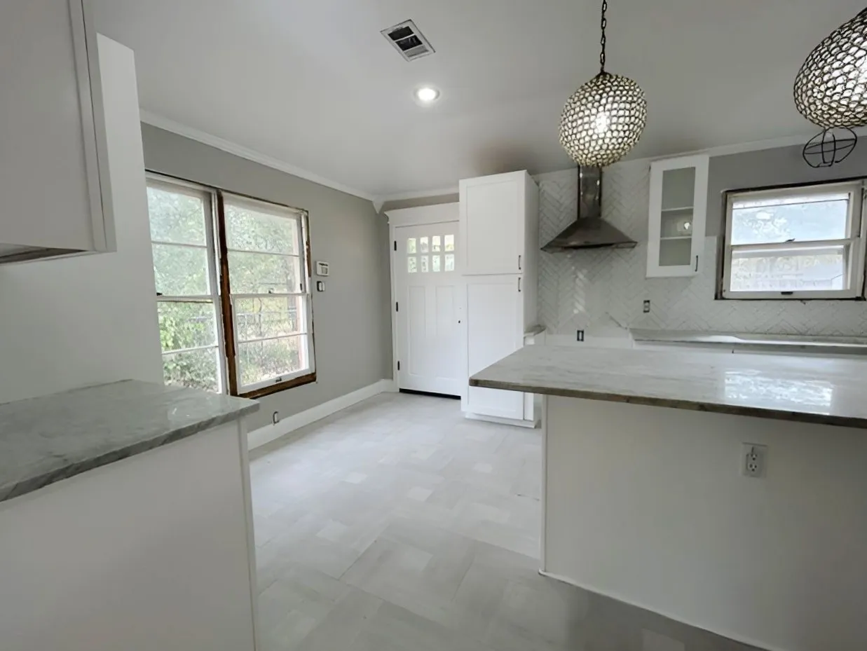 Single Family Residence For Sale in Tarrant County , 2012 Watauga Court W, Fort Worth, Texas 76111, 2 Bedroom, 2 Bathroom, 1 Garage spaces, 1,343 Sqft, built in 1952, mls#21392452, Real Estate Agent in Fort Worth, Homes For Sale in Tarrant county, Homes For Sale in Fort Worth, Realtor in Fort Worth Texas, Real Estate Brokerage Independent Realty Texas, Luminita Cordes Realtor