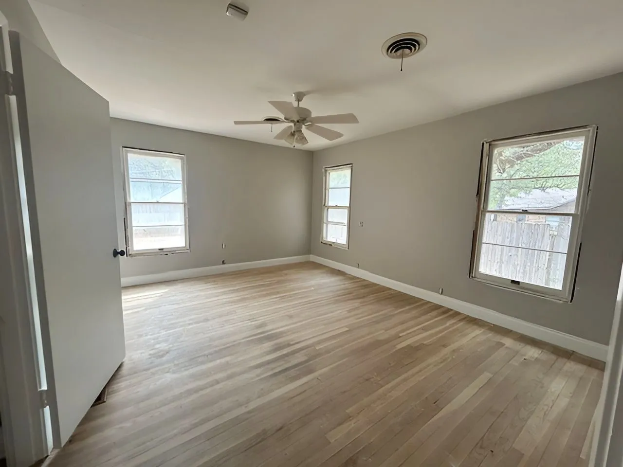 Single Family Residence For Sale in Tarrant County , 2012 Watauga Court W, Fort Worth, Texas 76111, 2 Bedroom, 2 Bathroom, 1 Garage spaces, 1,343 Sqft, built in 1952, mls#21392452, Real Estate Agent in Fort Worth, Homes For Sale in Tarrant county, Homes For Sale in Fort Worth, Realtor in Fort Worth Texas, Real Estate Brokerage Independent Realty Texas, Luminita Cordes Realtor