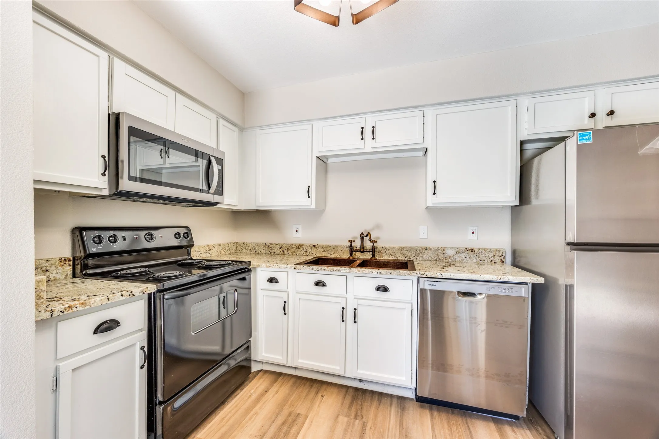 Condominium For Sale in Dallas County , 5300 Keller Springs Road 1067, Dallas, Texas 75248, 1 Bedroom, 1 Bathroom, Garage spaces, 794 Sqft, built in 1982, mls#21392466, Real Estate Agent in Dallas, Homes For Sale in Dallas county, Homes For Sale in Dallas, Realtor in Dallas Texas, Real Estate Brokerage Independent Realty Texas, Luminita Cordes Realtor