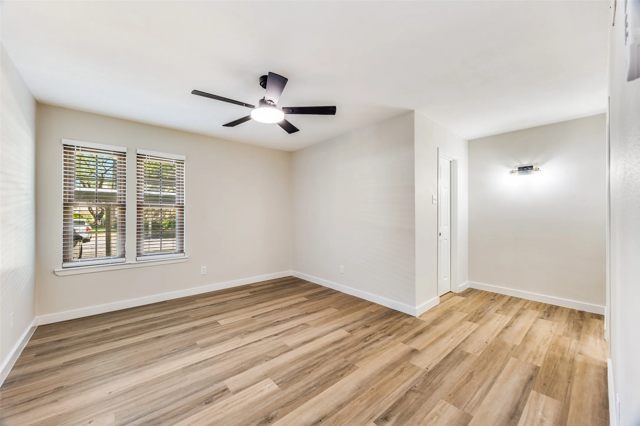 Condominium For Sale in Dallas County , 5300 Keller Springs Road 1067, Dallas, Texas 75248, 1 Bedroom, 1 Bathroom, Garage spaces, 794 Sqft, built in 1982, mls#21392466, Real Estate Agent in Dallas, Homes For Sale in Dallas county, Homes For Sale in Dallas, Realtor in Dallas Texas, Real Estate Brokerage Independent Realty Texas, Luminita Cordes Realtor