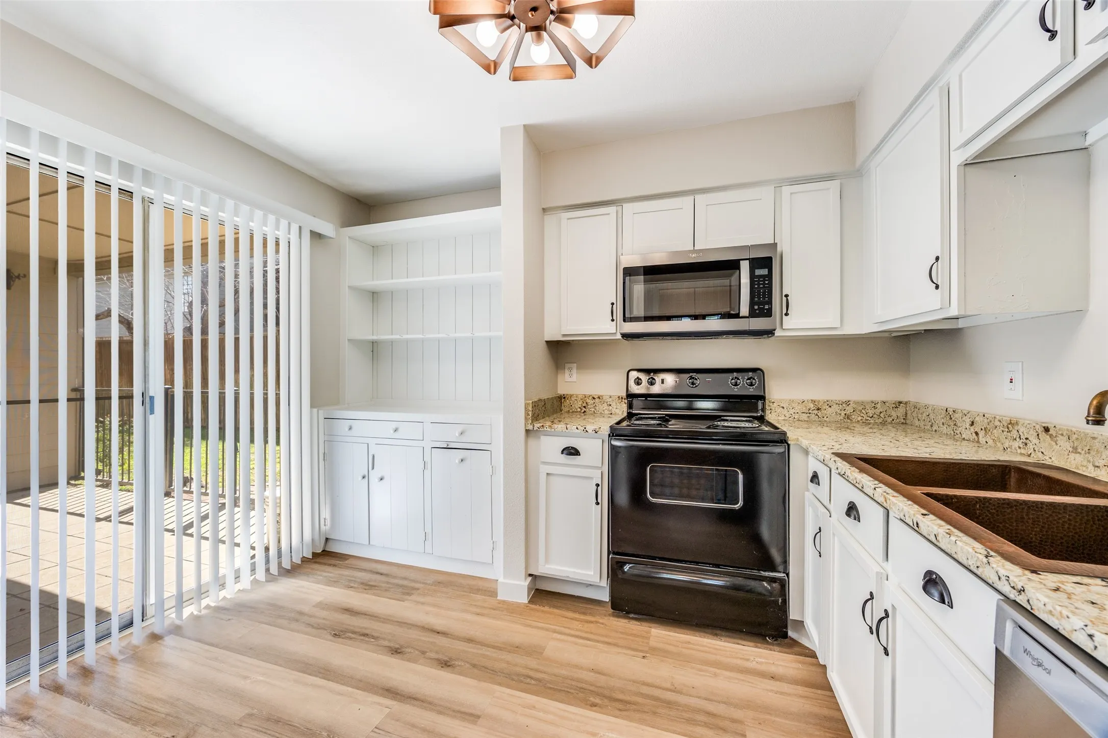 Condominium For Sale in Dallas County , 5300 Keller Springs Road 1067, Dallas, Texas 75248, 1 Bedroom, 1 Bathroom, Garage spaces, 794 Sqft, built in 1982, mls#21392466, Real Estate Agent in Dallas, Homes For Sale in Dallas county, Homes For Sale in Dallas, Realtor in Dallas Texas, Real Estate Brokerage Independent Realty Texas, Luminita Cordes Realtor