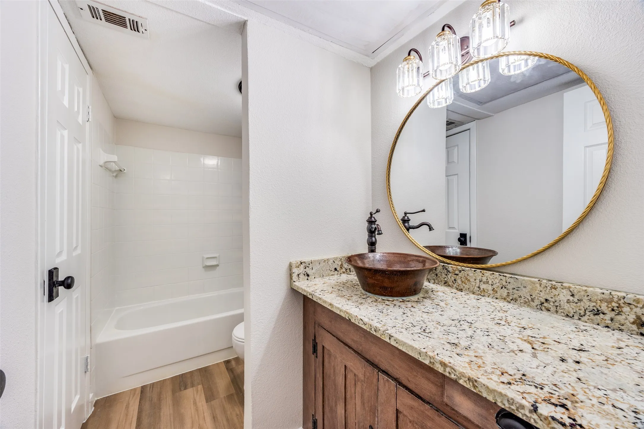 Condominium For Sale in Dallas County , 5300 Keller Springs Road 1067, Dallas, Texas 75248, 1 Bedroom, 1 Bathroom, Garage spaces, 794 Sqft, built in 1982, mls#21392466, Real Estate Agent in Dallas, Homes For Sale in Dallas county, Homes For Sale in Dallas, Realtor in Dallas Texas, Real Estate Brokerage Independent Realty Texas, Luminita Cordes Realtor