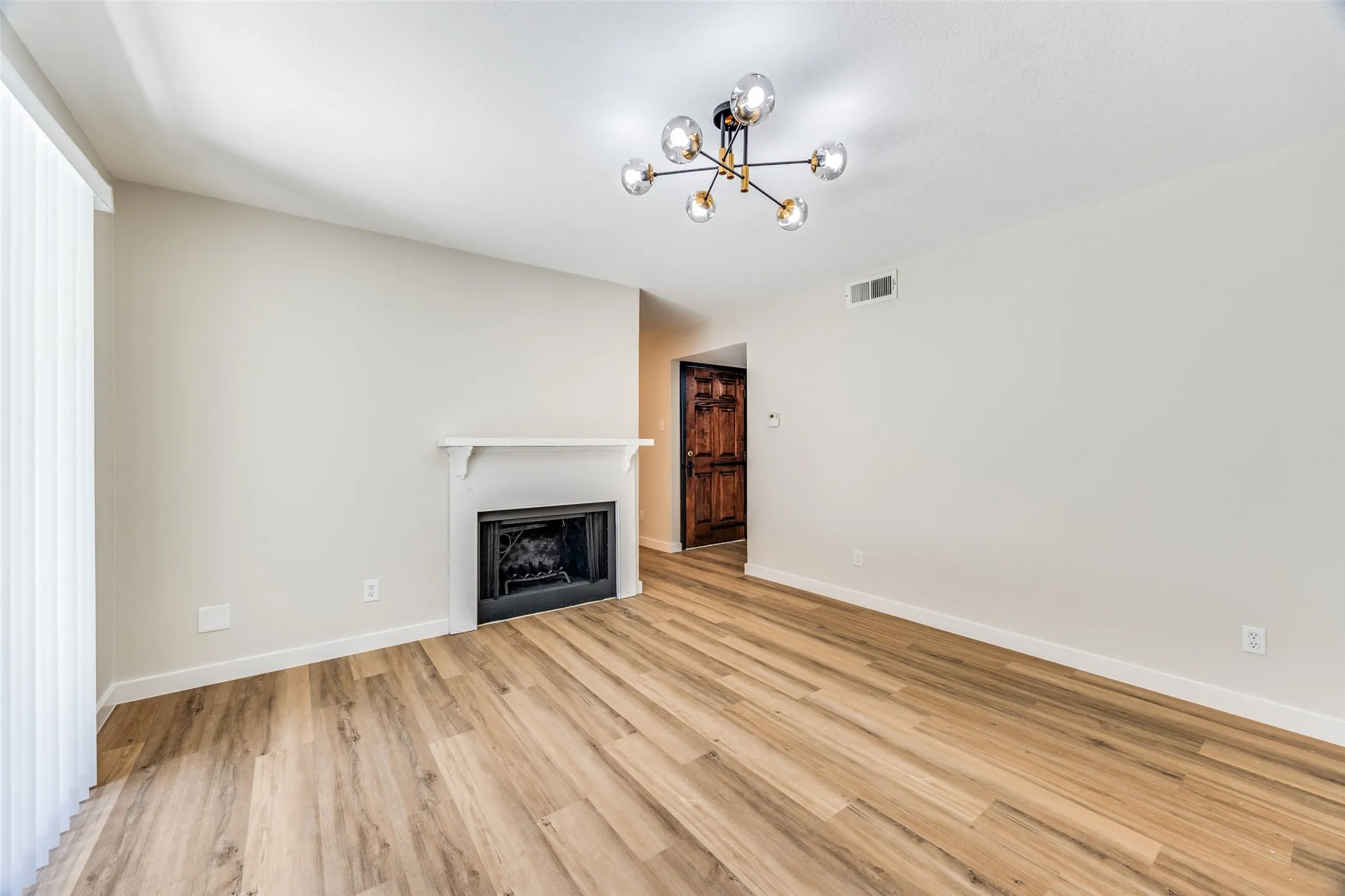 Condominium For Sale in Dallas County , 5300 Keller Springs Road 1067, Dallas, Texas 75248, 1 Bedroom, 1 Bathroom, Garage spaces, 794 Sqft, built in 1982, mls#21392466, Real Estate Agent in Dallas, Homes For Sale in Dallas county, Homes For Sale in Dallas, Realtor in Dallas Texas, Real Estate Brokerage Independent Realty Texas, Luminita Cordes Realtor