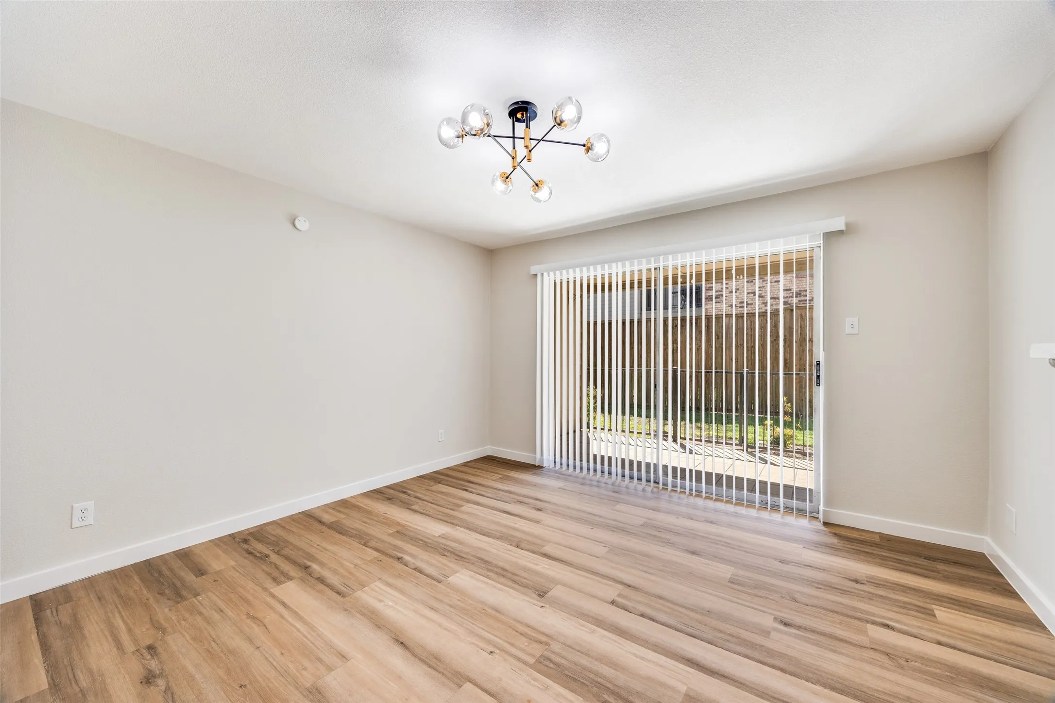 Condominium For Sale in Dallas County , 5300 Keller Springs Road 1067, Dallas, Texas 75248, 1 Bedroom, 1 Bathroom, Garage spaces, 794 Sqft, built in 1982, mls#21392466, Real Estate Agent in Dallas, Homes For Sale in Dallas county, Homes For Sale in Dallas, Realtor in Dallas Texas, Real Estate Brokerage Independent Realty Texas, Luminita Cordes Realtor
