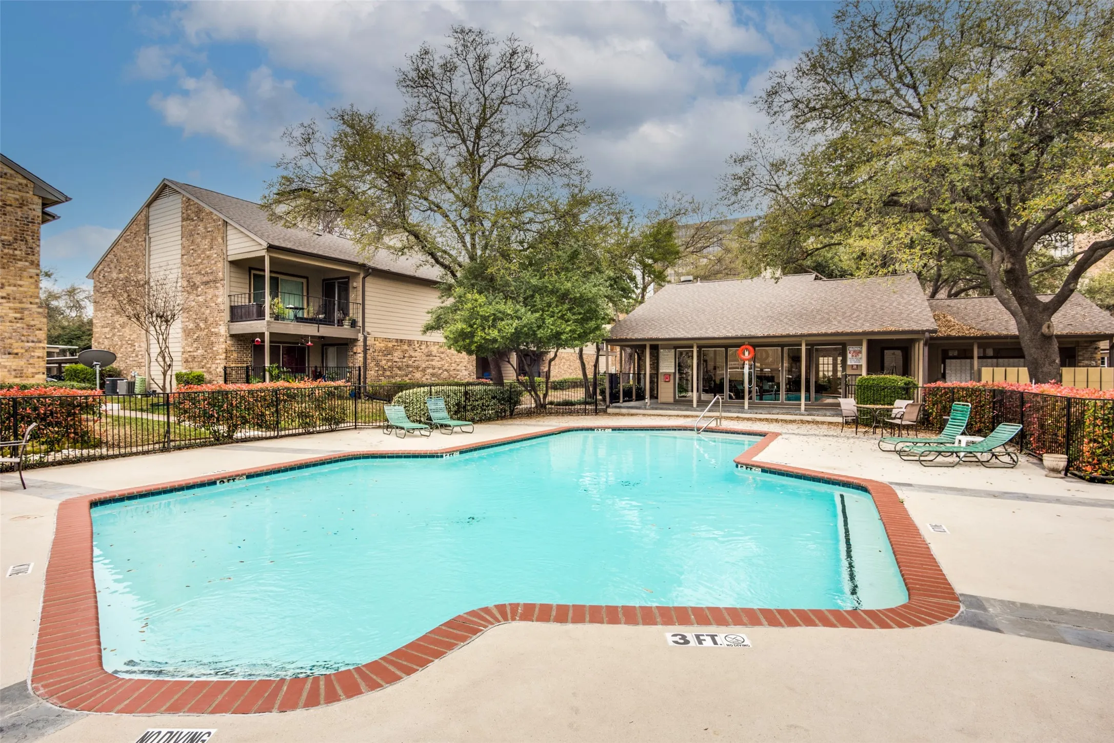 Condominium For Sale in Dallas County , 5300 Keller Springs Road 1067, Dallas, Texas 75248, 1 Bedroom, 1 Bathroom, Garage spaces, 794 Sqft, built in 1982, mls#21392466, Real Estate Agent in Dallas, Homes For Sale in Dallas county, Homes For Sale in Dallas, Realtor in Dallas Texas, Real Estate Brokerage Independent Realty Texas, Luminita Cordes Realtor