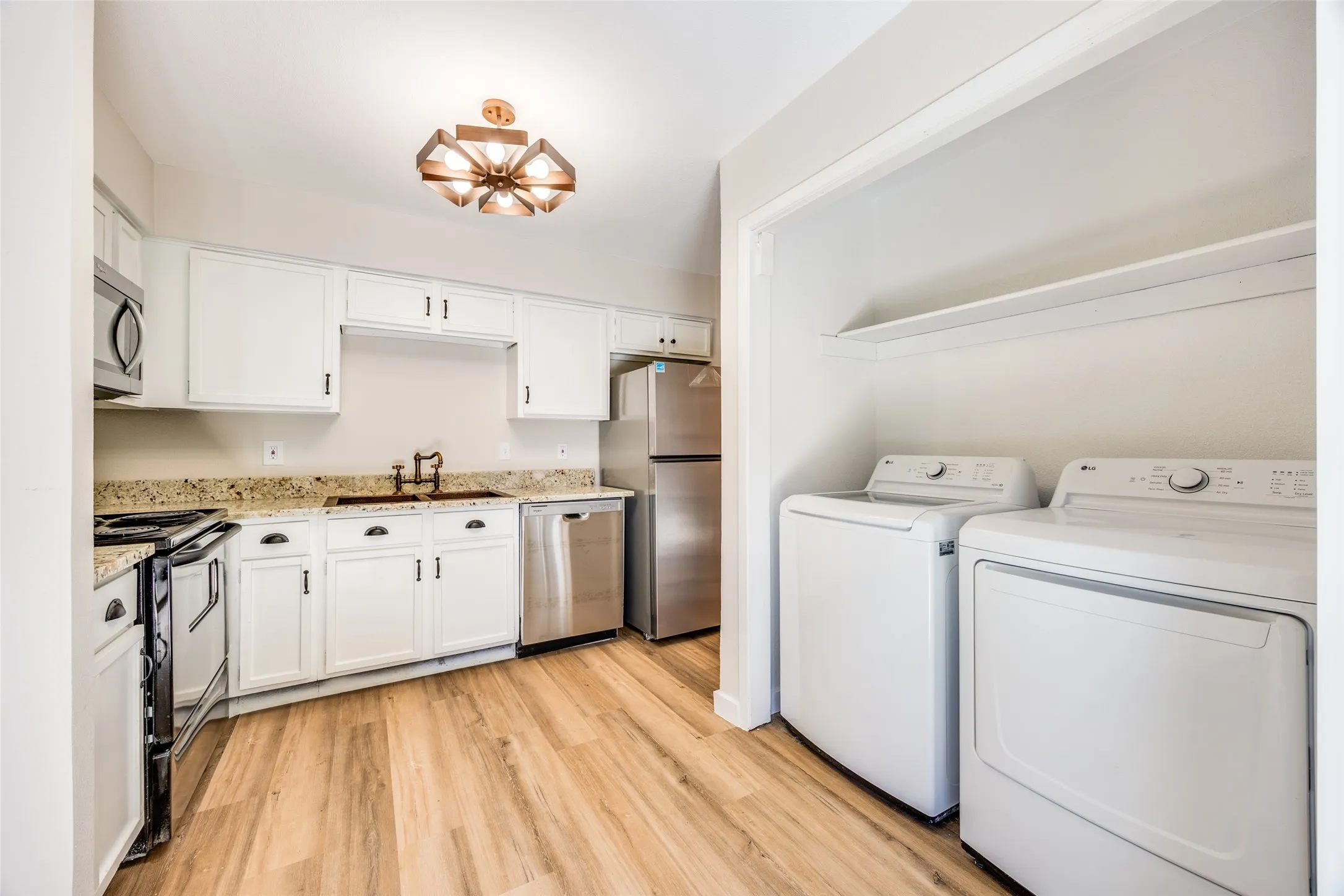 Condominium For Sale in Dallas County , 5300 Keller Springs Road 1067, Dallas, Texas 75248, 1 Bedroom, 1 Bathroom, Garage spaces, 794 Sqft, built in 1982, mls#21392466, Real Estate Agent in Dallas, Homes For Sale in Dallas county, Homes For Sale in Dallas, Realtor in Dallas Texas, Real Estate Brokerage Independent Realty Texas, Luminita Cordes Realtor
