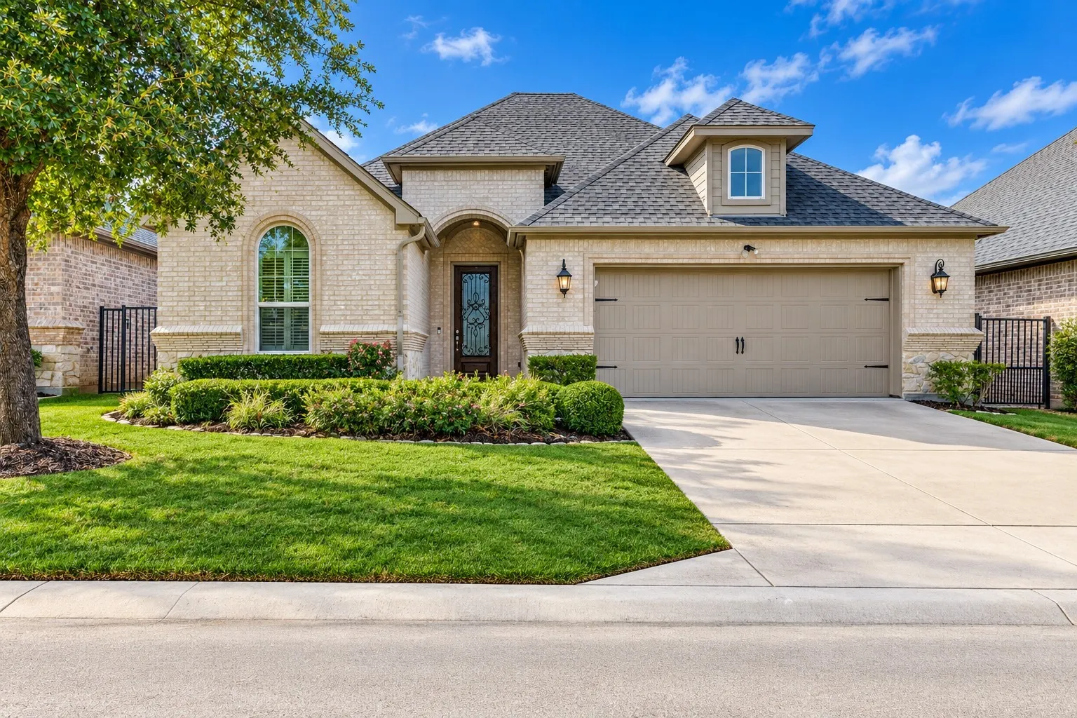 Condominium For Sale in Tarrant County , 736 Fostery King Place, Keller, Texas 76248, 2 Bedroom, 2 Bathroom, 2 Garage spaces, 1,868 Sqft, built in 2015, mls#21392434, Real Estate Agent in Keller, Homes For Sale in Tarrant county, Homes For Sale in Keller, Realtor in Keller Texas, Real Estate Brokerage Independent Realty Texas, Luminita Cordes Realtor
