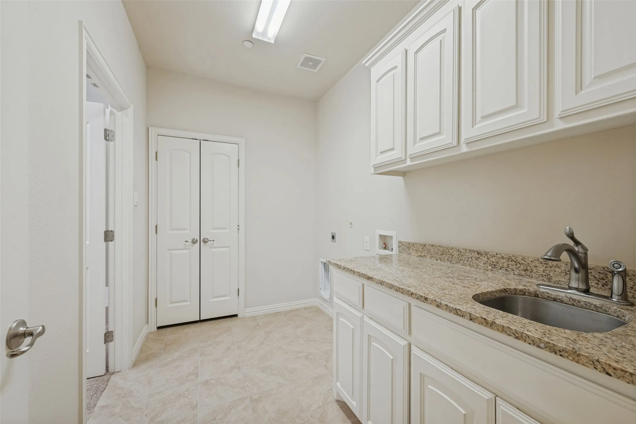 Condominium For Sale in Tarrant County , 736 Fostery King Place, Keller, Texas 76248, 2 Bedroom, 2 Bathroom, 2 Garage spaces, 1,868 Sqft, built in 2015, mls#21392434, Real Estate Agent in Keller, Homes For Sale in Tarrant county, Homes For Sale in Keller, Realtor in Keller Texas, Real Estate Brokerage Independent Realty Texas, Luminita Cordes Realtor