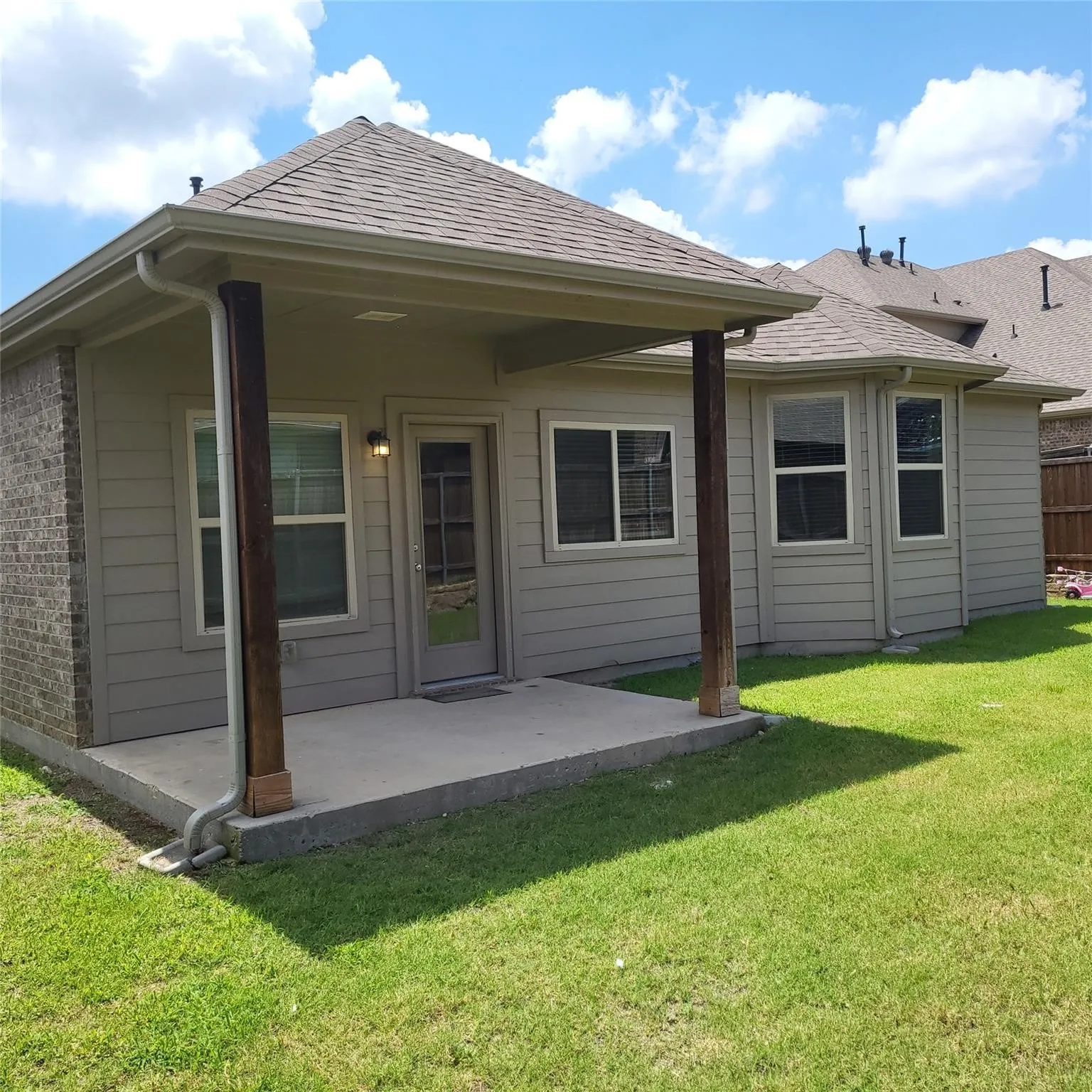 Single Family Residence For Rent in Tarrant County , 9324 Horsemanship Drive, Fort Worth, Texas 76123, 3 Bedroom, 2 Bathroom, 2 Garage spaces, 2,061 Sqft, built in 2017, mls#21392482, Real Estate Agent in Fort Worth, Homes For Rent in Tarrant county, Homes For Rent in Fort Worth, Realtor in Fort Worth Texas, Real Estate Brokerage Independent Realty Texas, Luminita Cordes Realtor