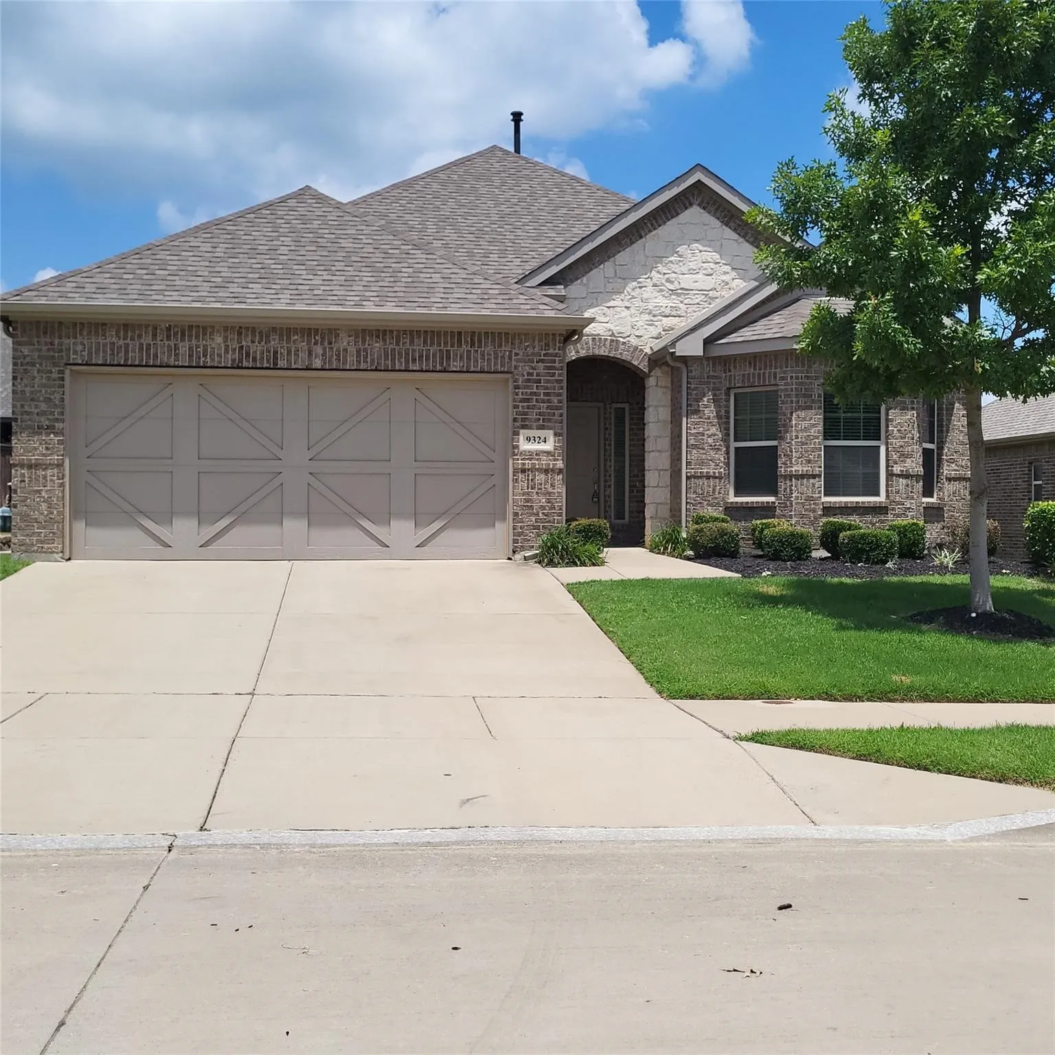 Single Family Residence For Rent in Tarrant County , 9324 Horsemanship Drive, Fort Worth, Texas 76123, 3 Bedroom, 2 Bathroom, 2 Garage spaces, 2,061 Sqft, built in 2017, mls#21392482, Real Estate Agent in Fort Worth, Homes For Rent in Tarrant county, Homes For Rent in Fort Worth, Realtor in Fort Worth Texas, Real Estate Brokerage Independent Realty Texas, Luminita Cordes Realtor