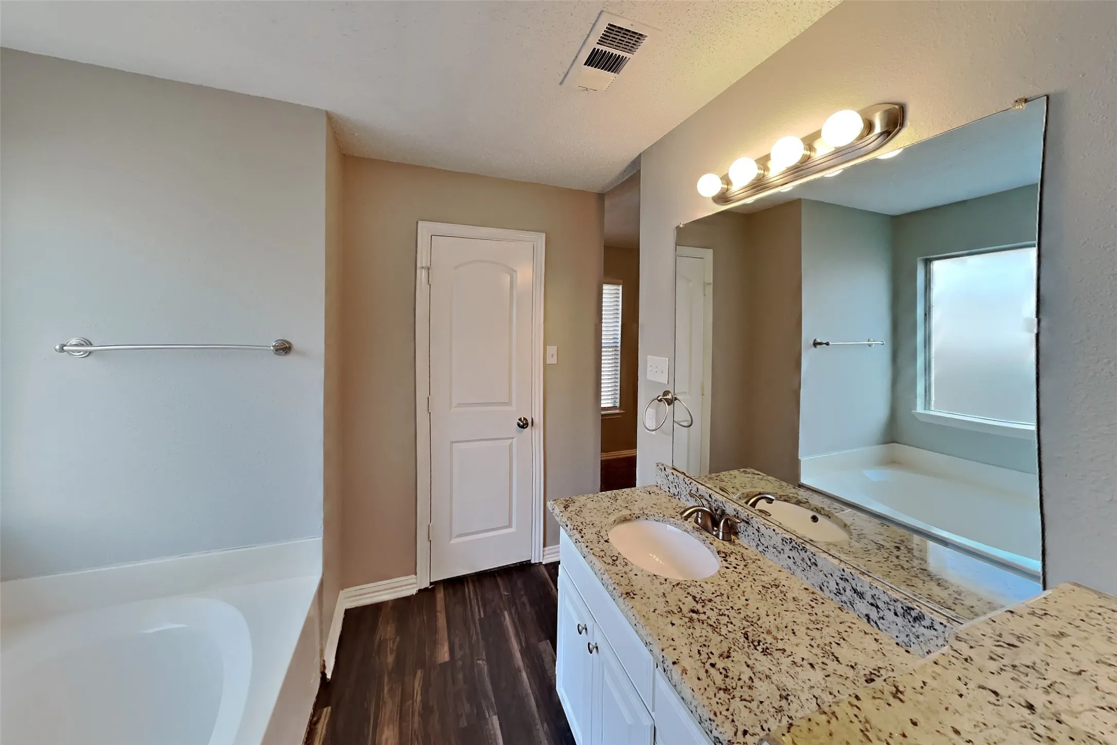 Single Family Residence For Rent in Tarrant County , 507 Nita Lane, Euless, Texas 76040, 3 Bedroom, 2 Bathroom, 2 Garage spaces, 1,591 Sqft, built in 1996, mls#21392483, Real Estate Agent in Euless, Homes For Rent in Tarrant county, Homes For Rent in Euless, Realtor in Euless Texas, Real Estate Brokerage Independent Realty Texas, Luminita Cordes Realtor