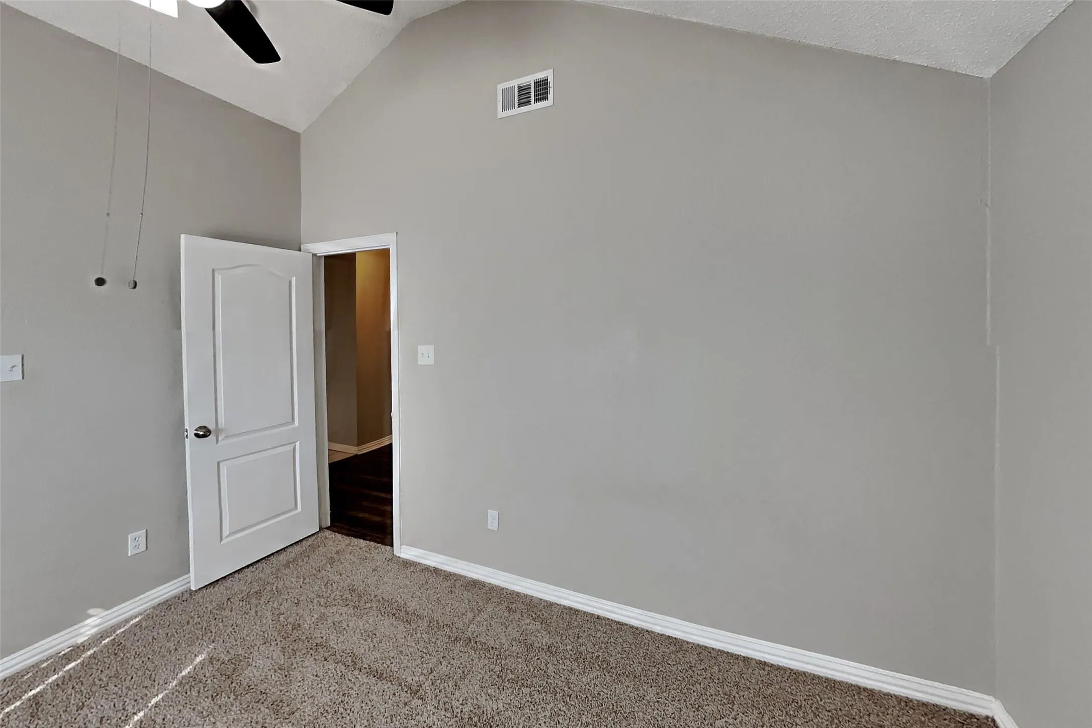 Single Family Residence For Rent in Tarrant County , 507 Nita Lane, Euless, Texas 76040, 3 Bedroom, 2 Bathroom, 2 Garage spaces, 1,591 Sqft, built in 1996, mls#21392483, Real Estate Agent in Euless, Homes For Rent in Tarrant county, Homes For Rent in Euless, Realtor in Euless Texas, Real Estate Brokerage Independent Realty Texas, Luminita Cordes Realtor